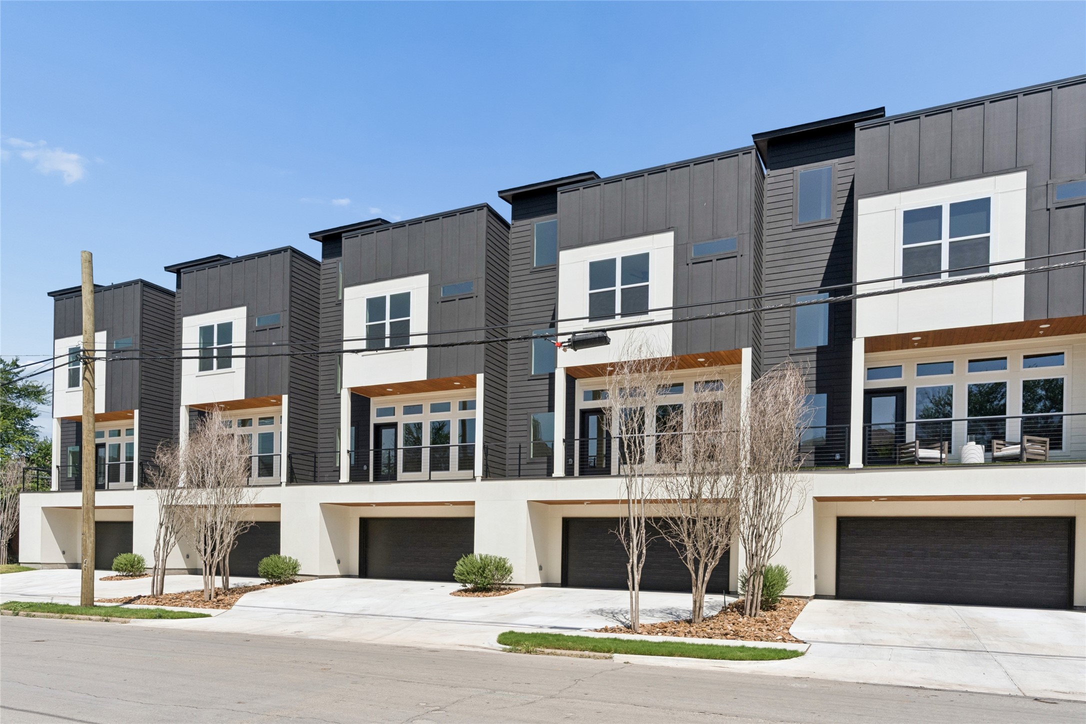 2202 N Carroll Avenue 104