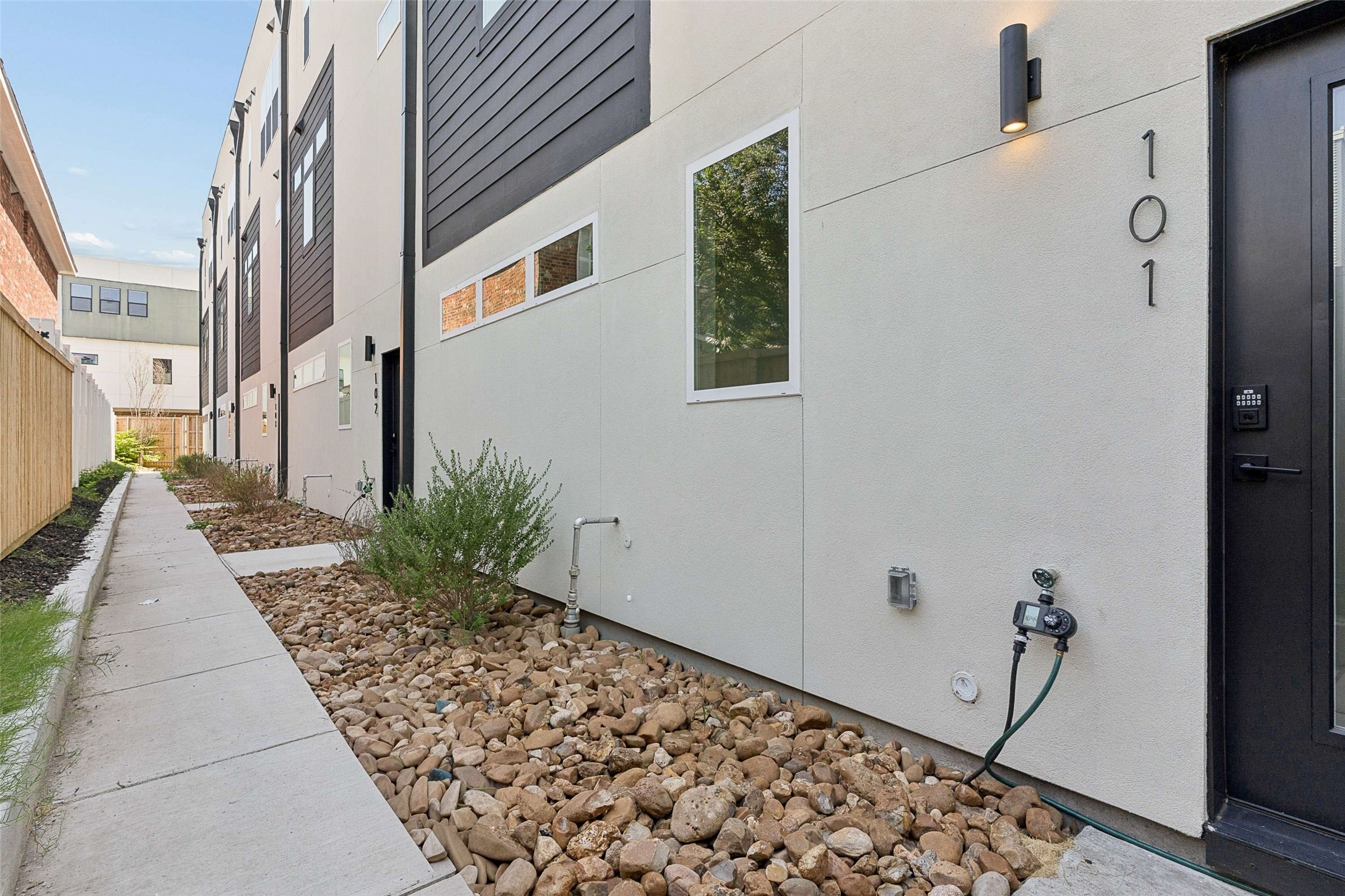 2202 N Carroll Avenue 104