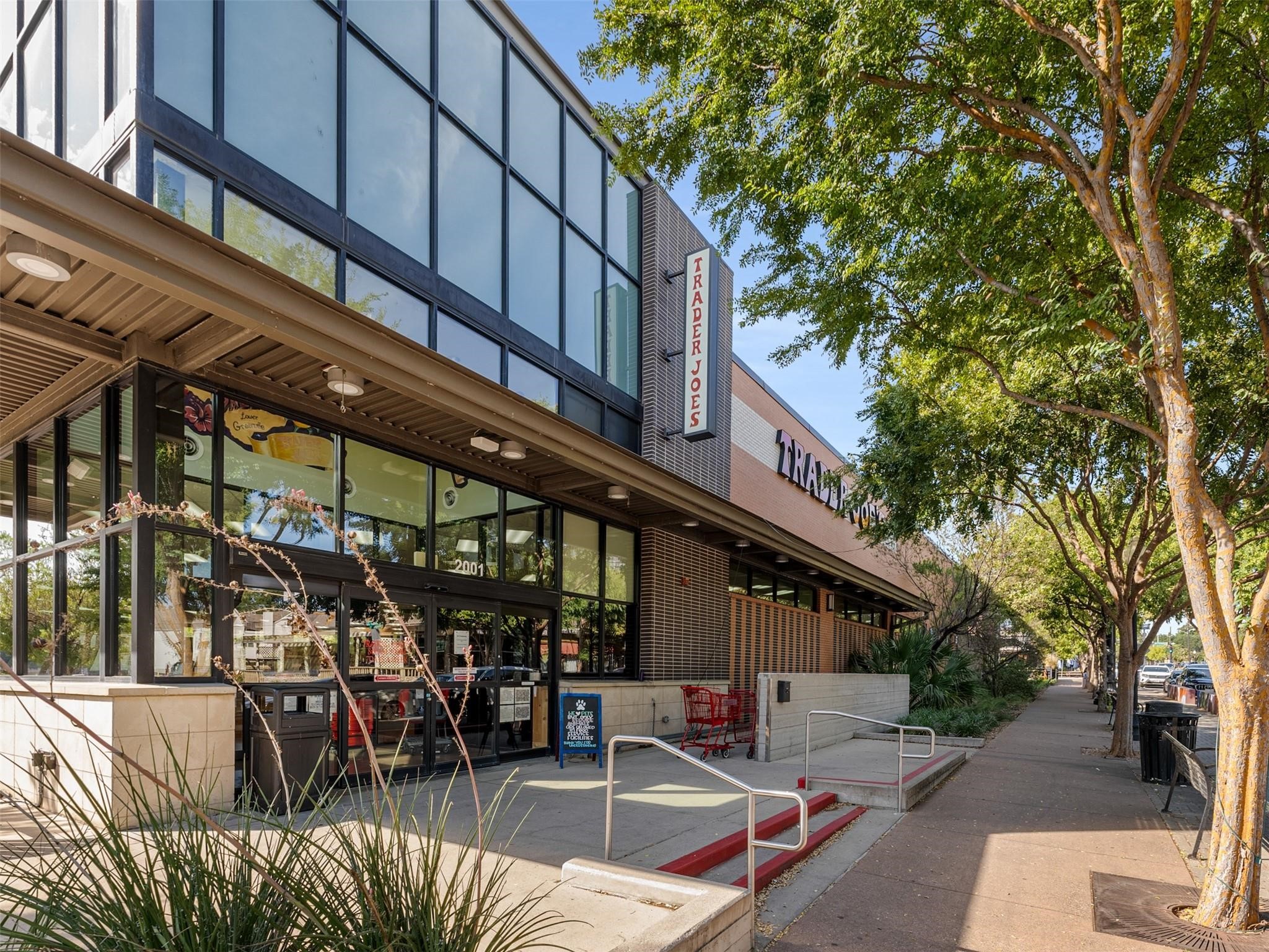 2015 N Prairie Avenue 203