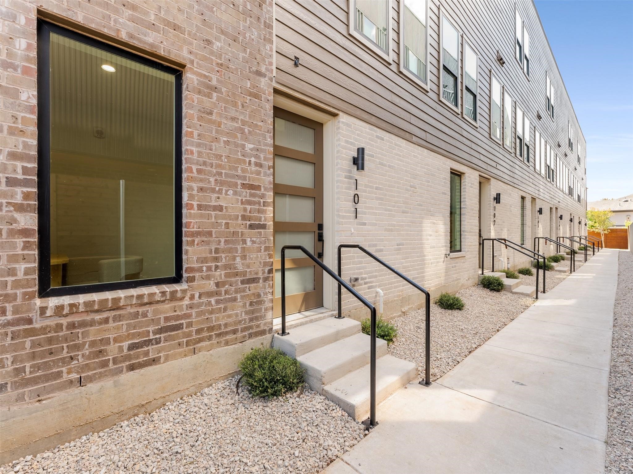 2015 N Prairie Avenue 203