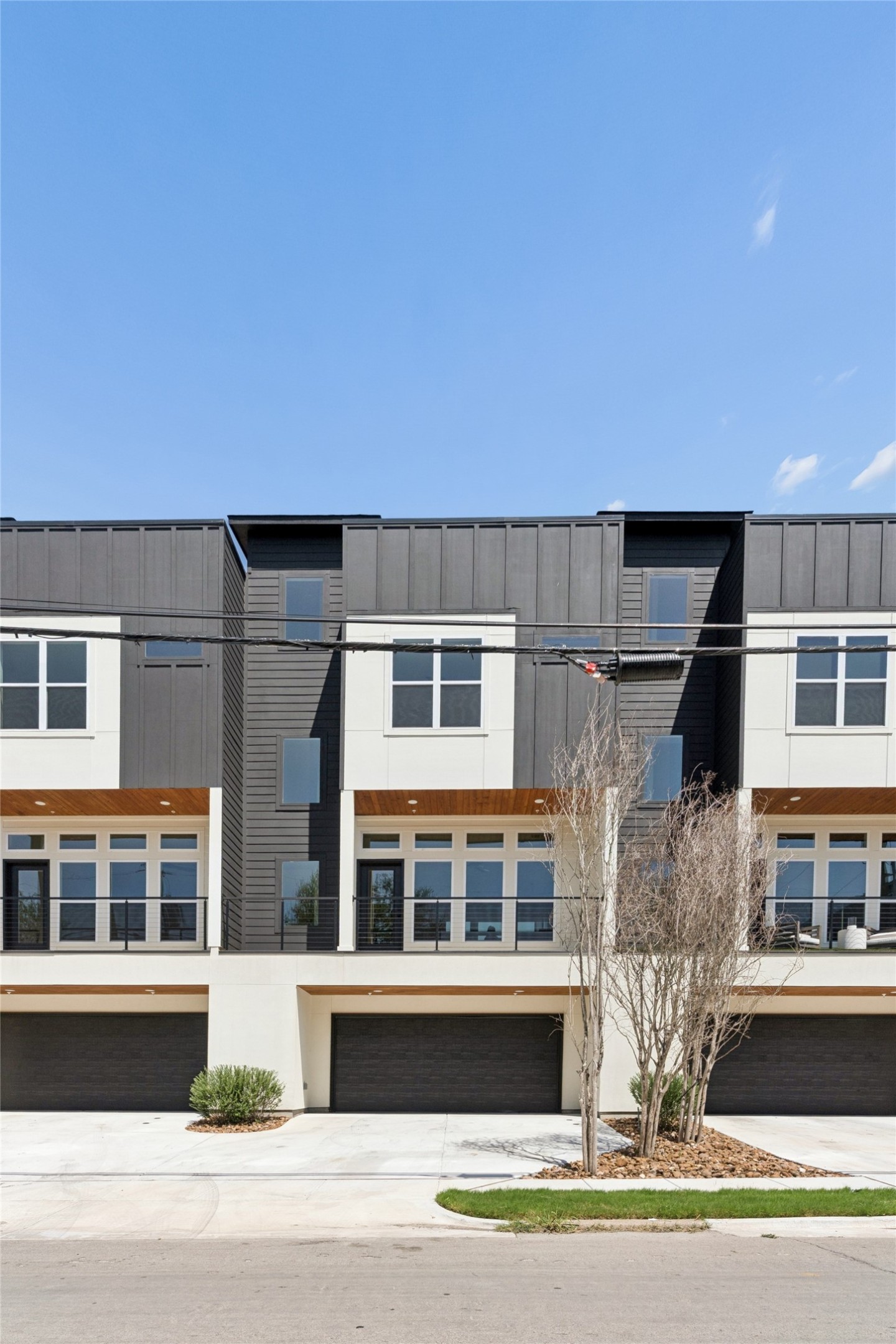 2202 N Carroll Avenue 102