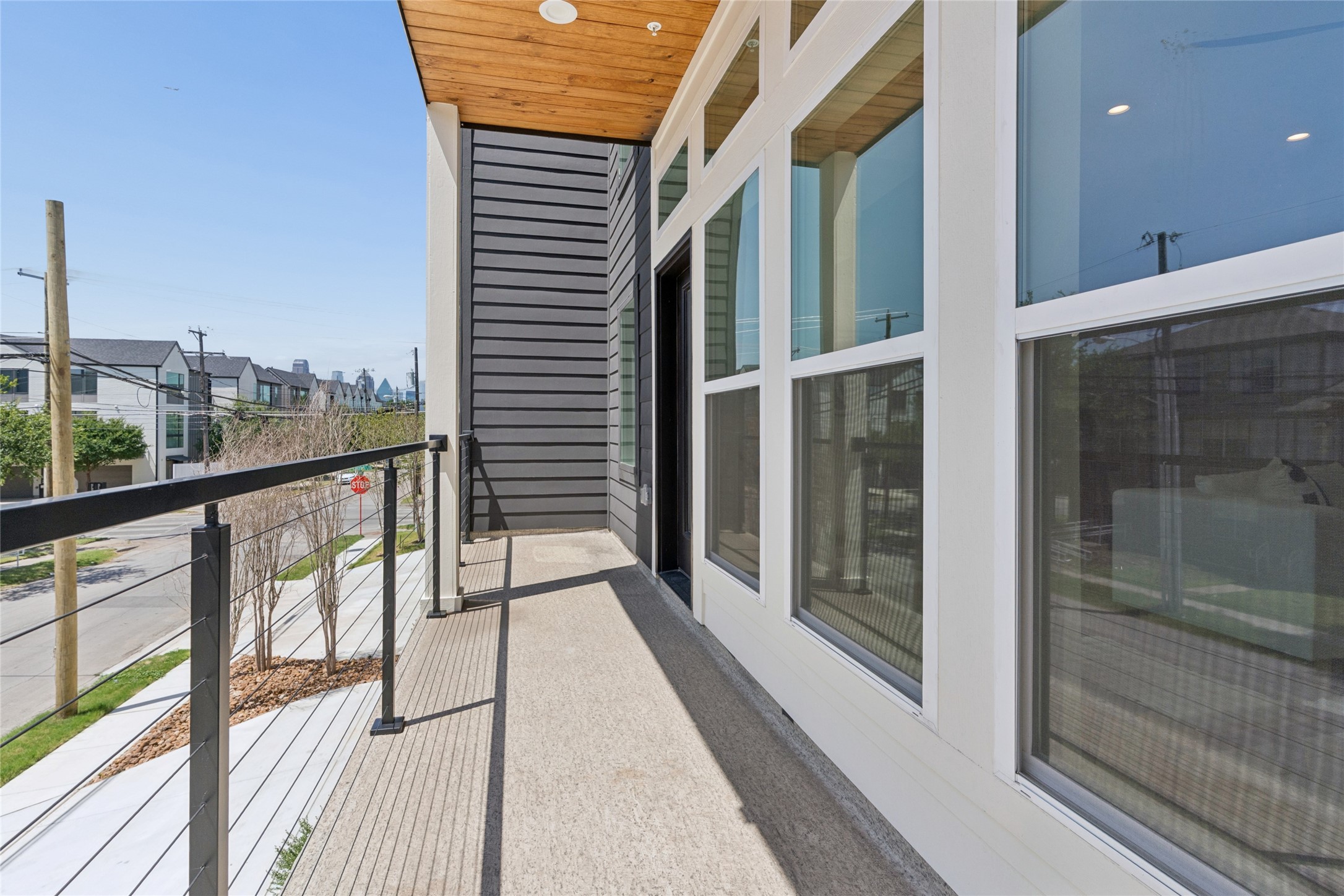 2202 N Carroll Avenue 102