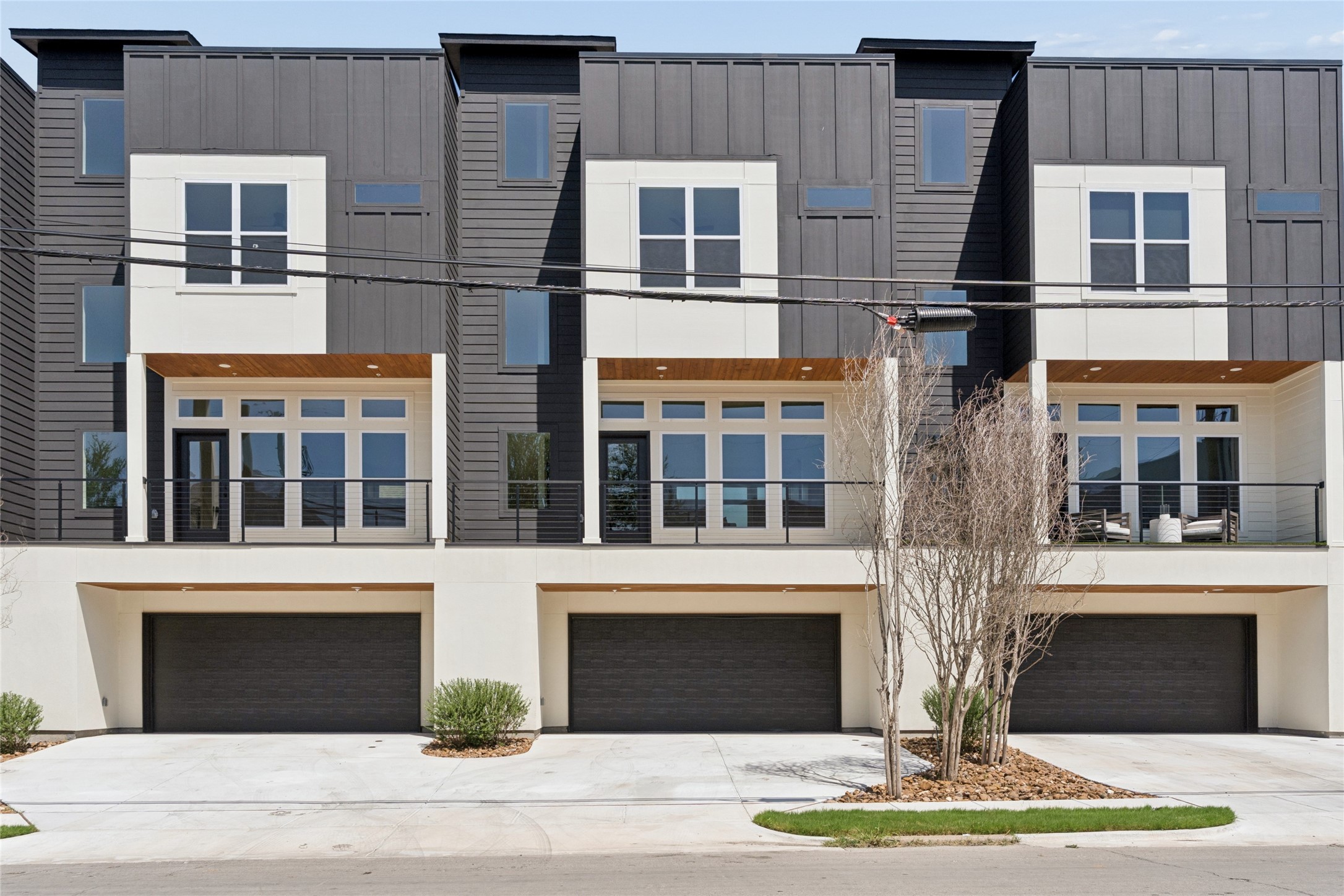 2202 N Carroll Avenue 102