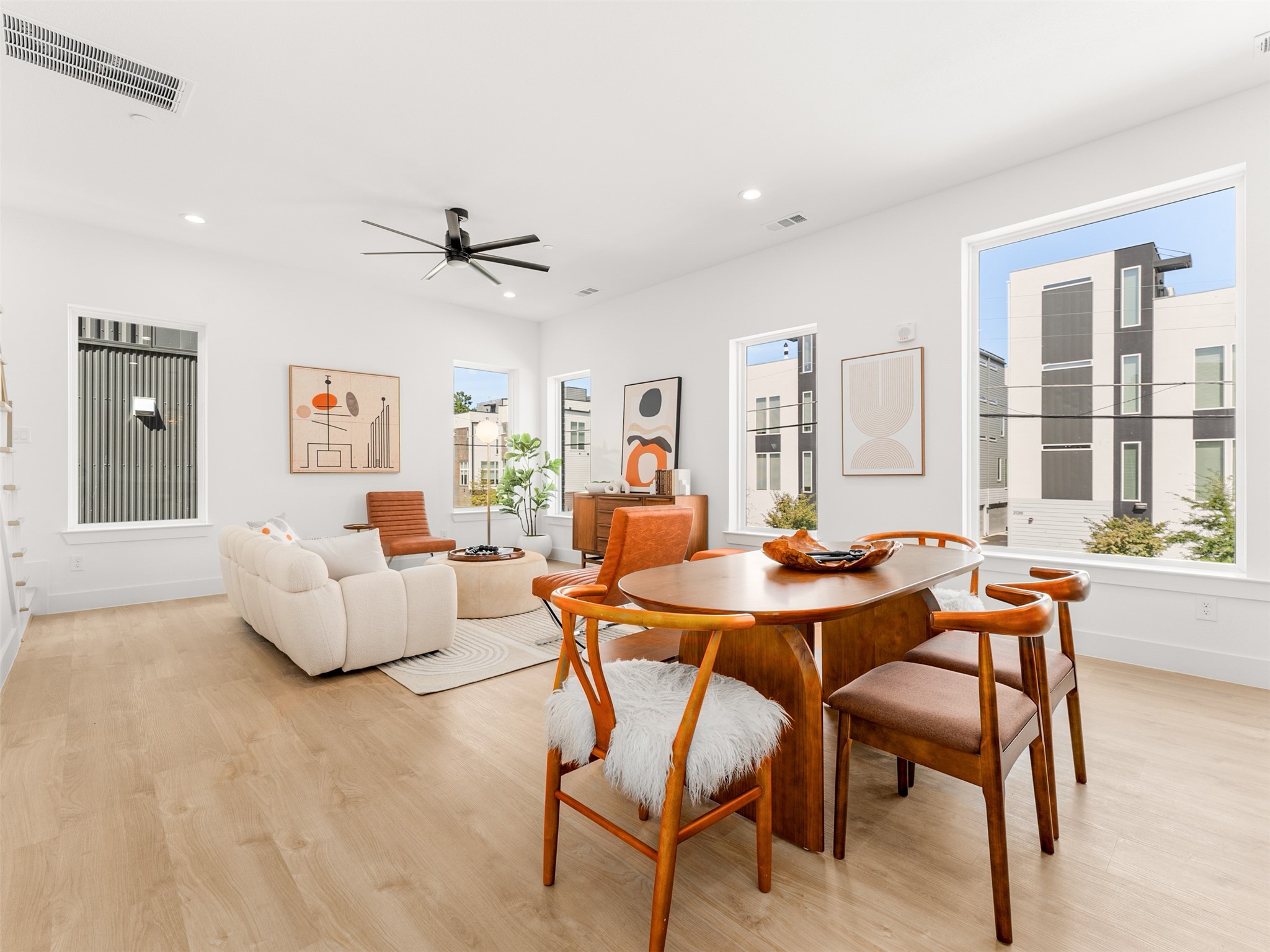 2015 N Prairie Avenue 204