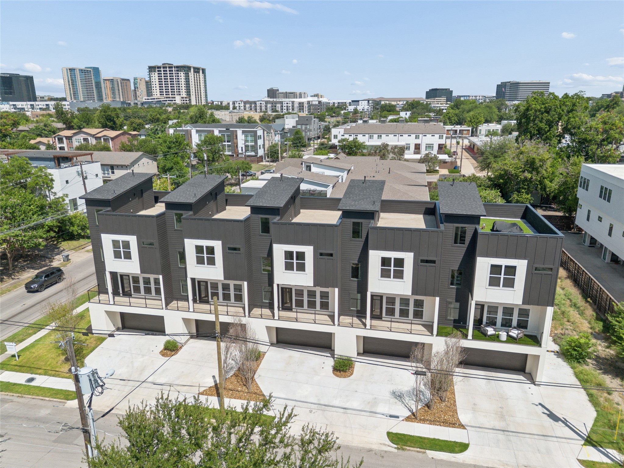 2202 N Carroll Avenue 101