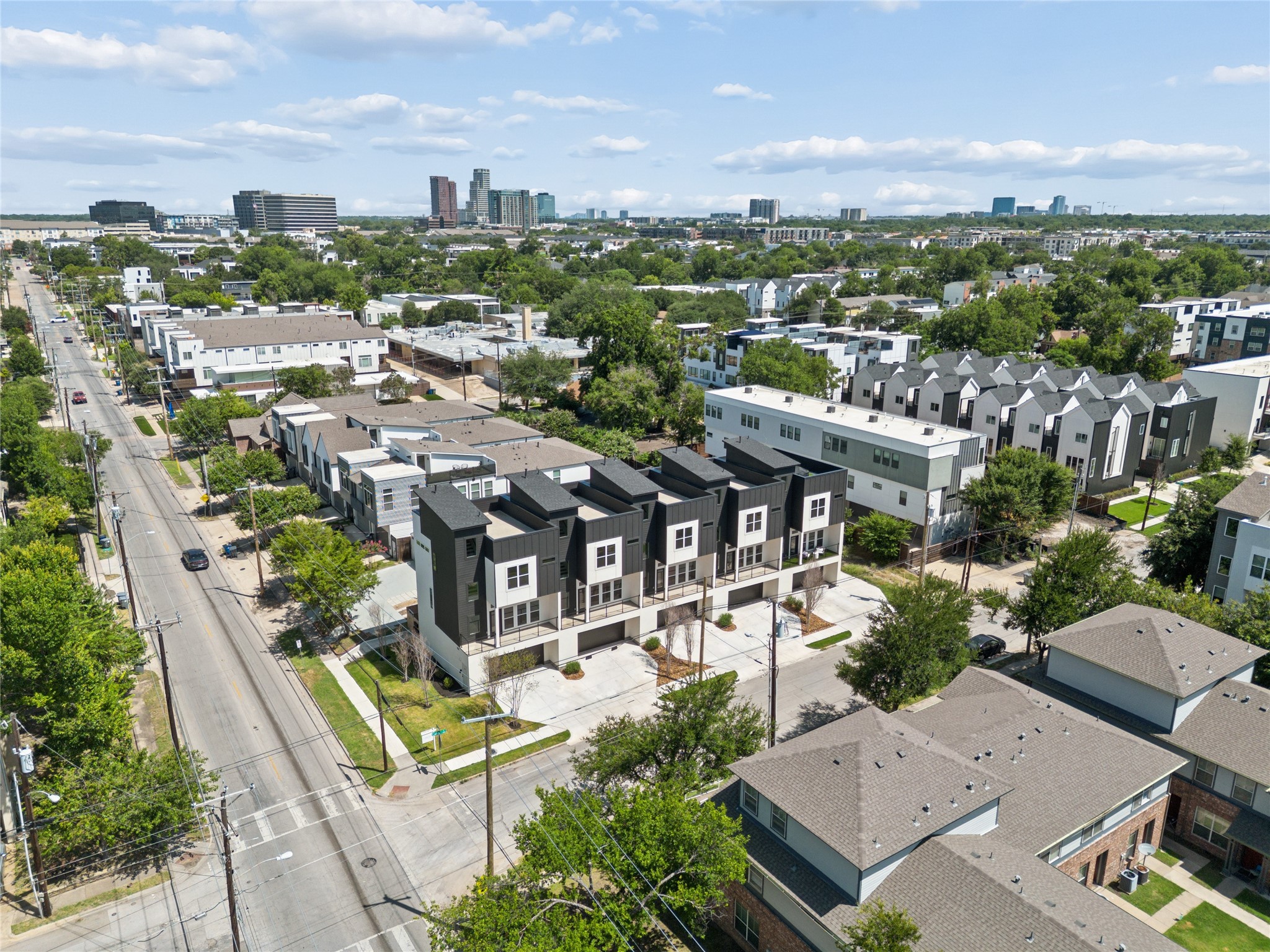 2202 N Carroll Avenue 101