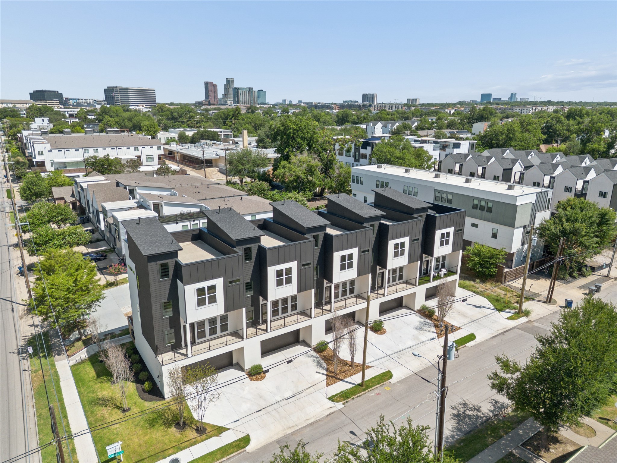 2202 N Carroll Avenue 101