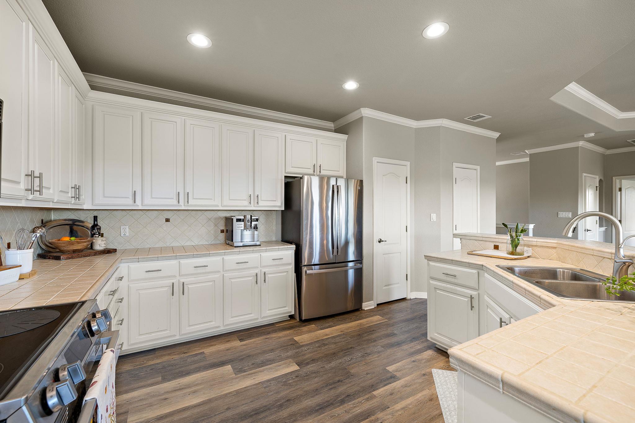 501 Lakeland CIR