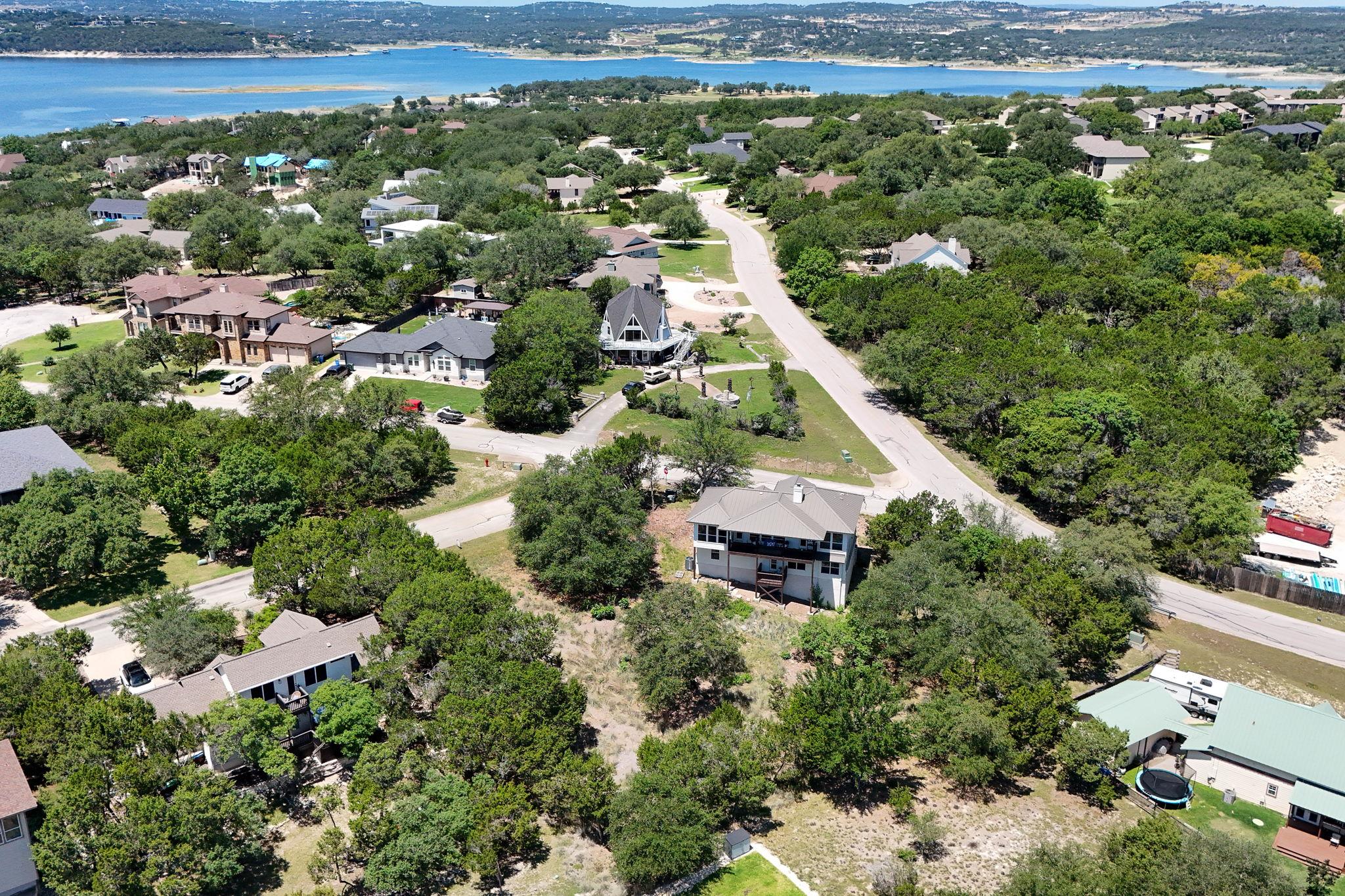 501 Lakeland CIR