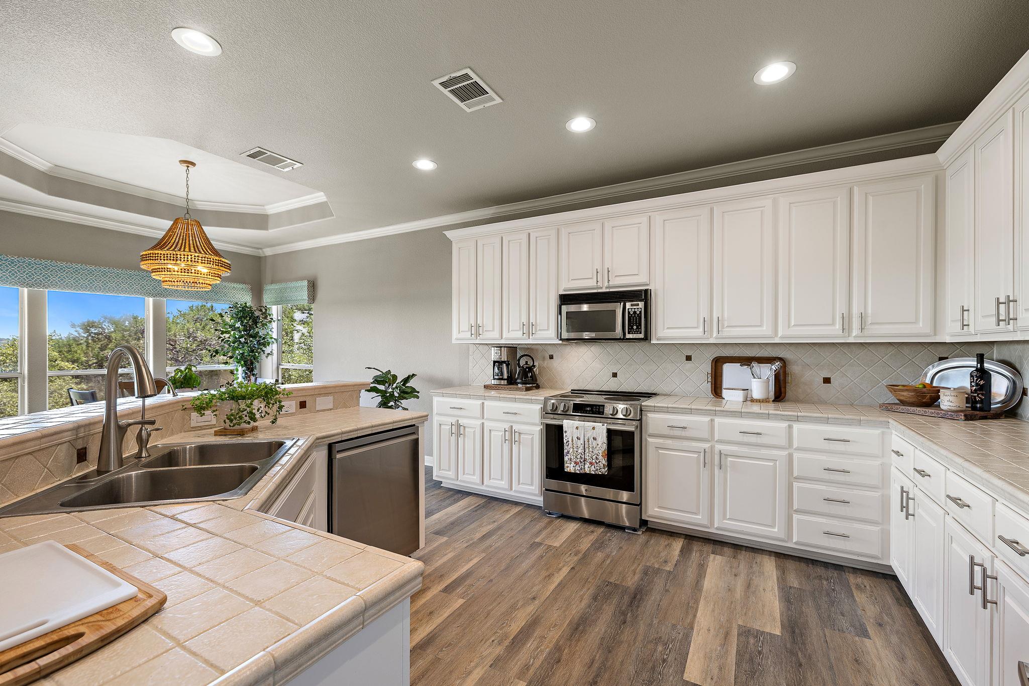 501 Lakeland CIR