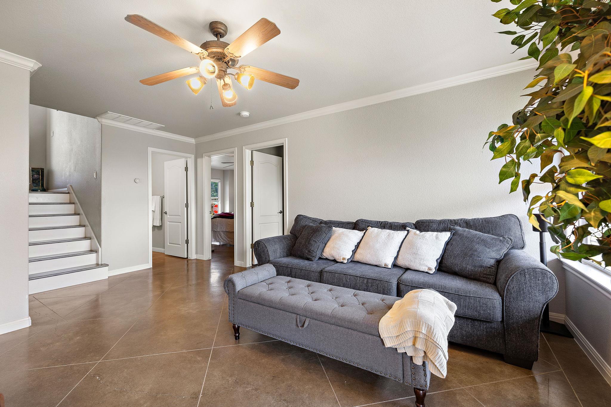501 Lakeland CIR