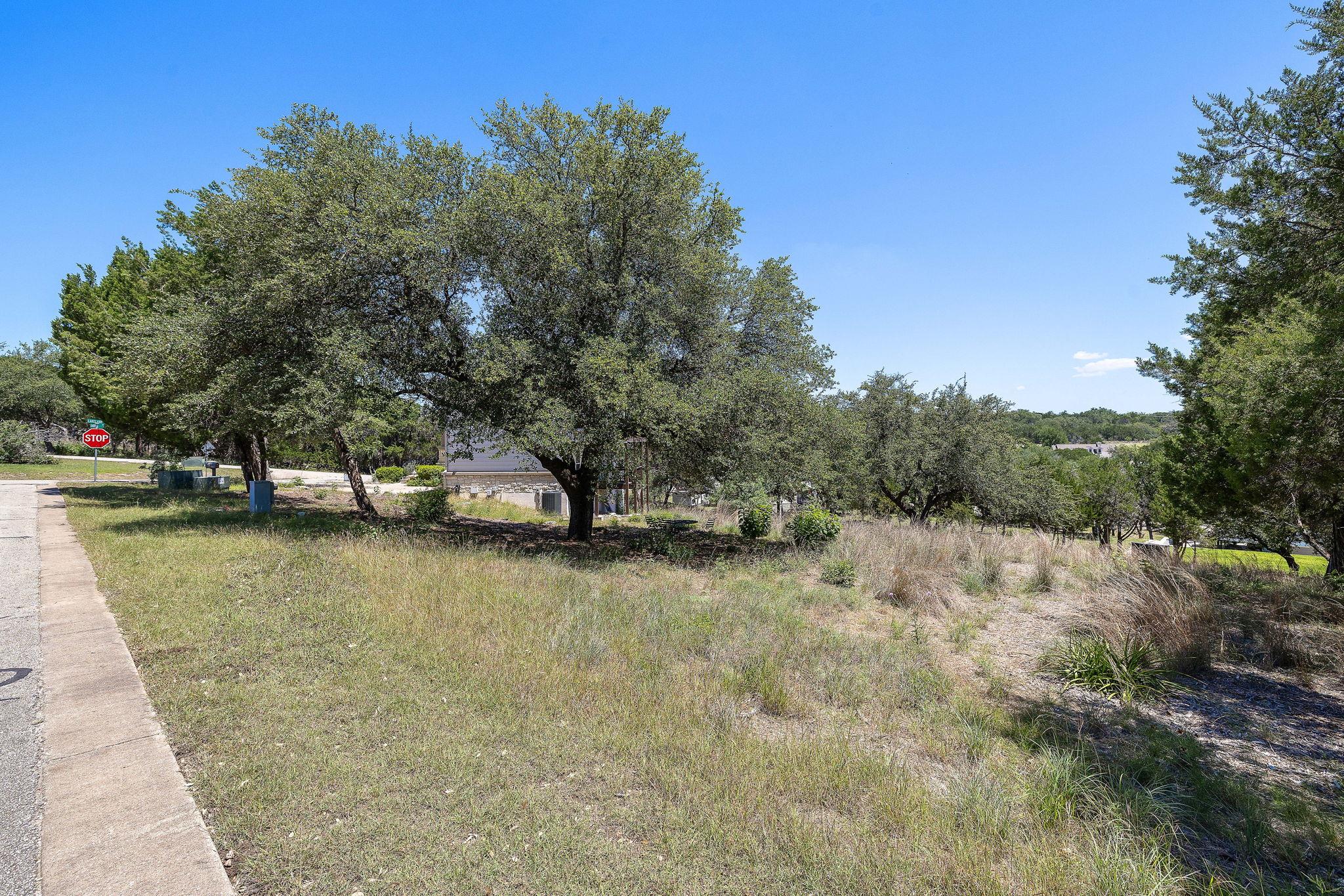 501 Lakeland CIR