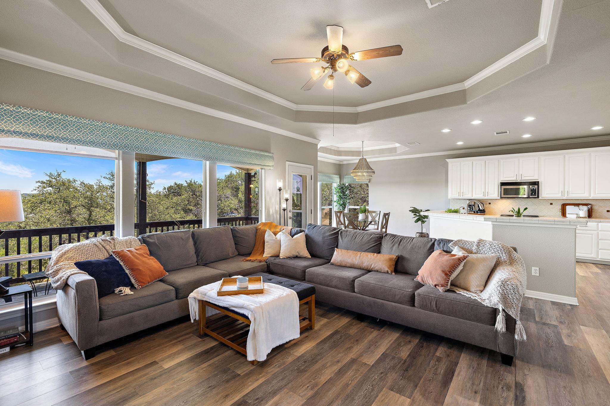 501 Lakeland CIR