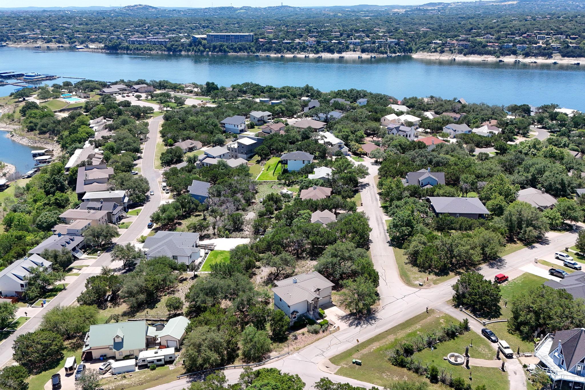 501 Lakeland CIR