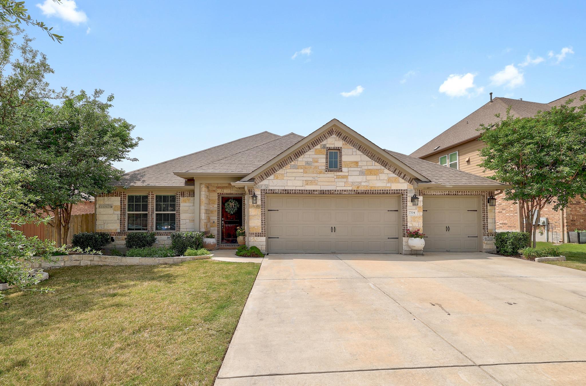 7704 Leonardo DR