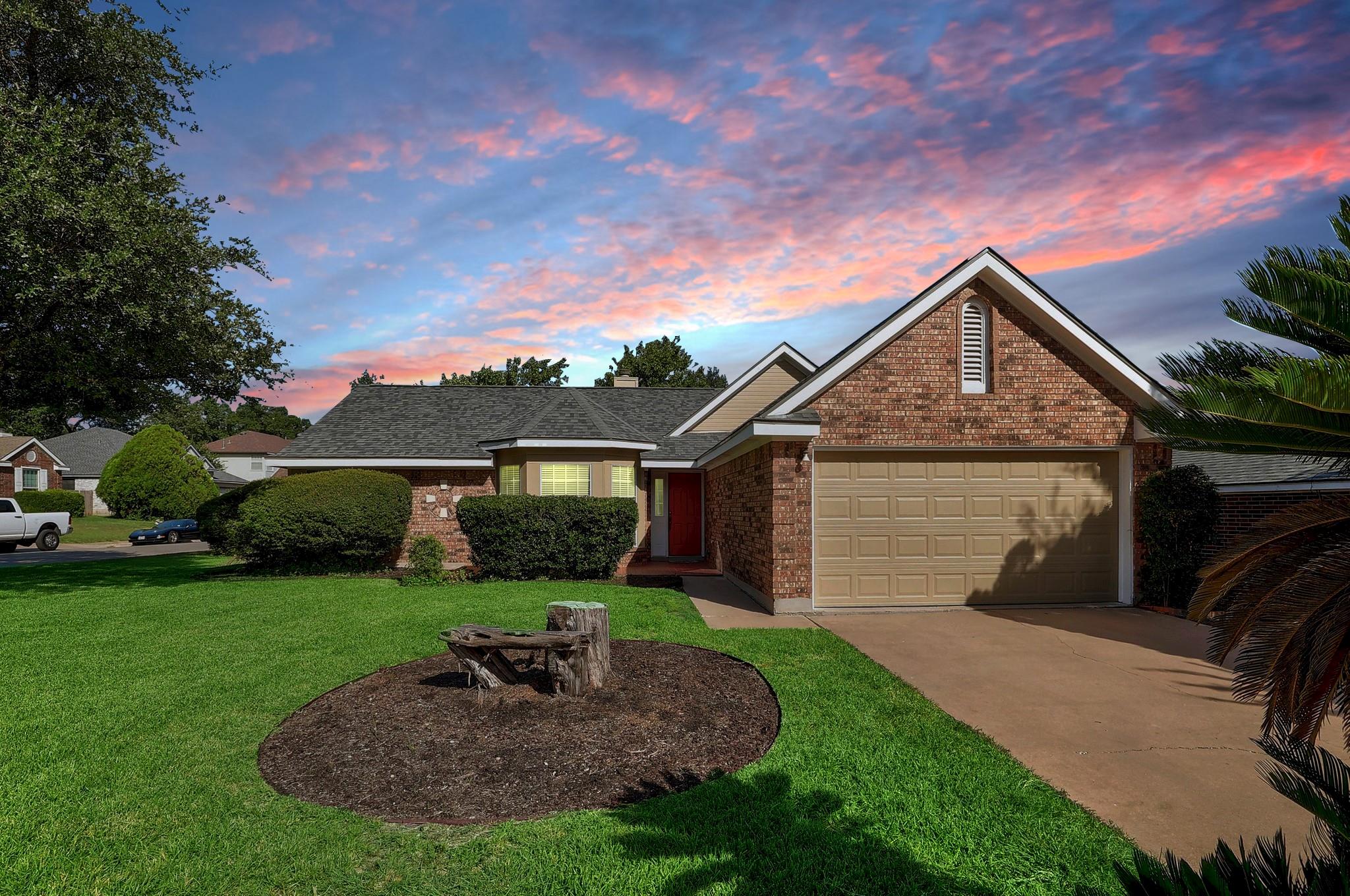 1813 Lion Heart DR