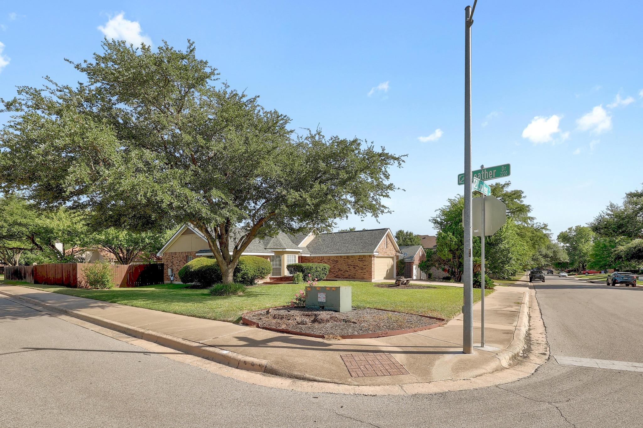 1813 Lion Heart DR