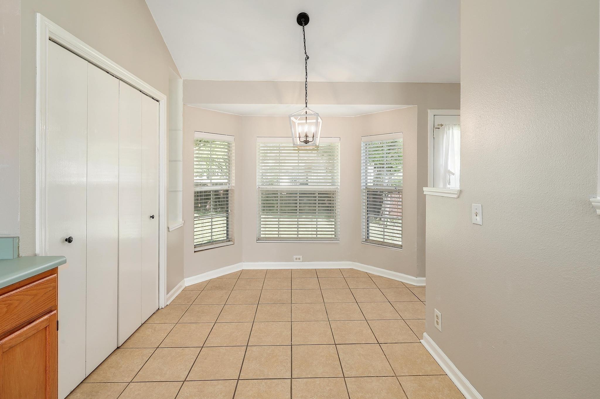 1813 Lion Heart DR