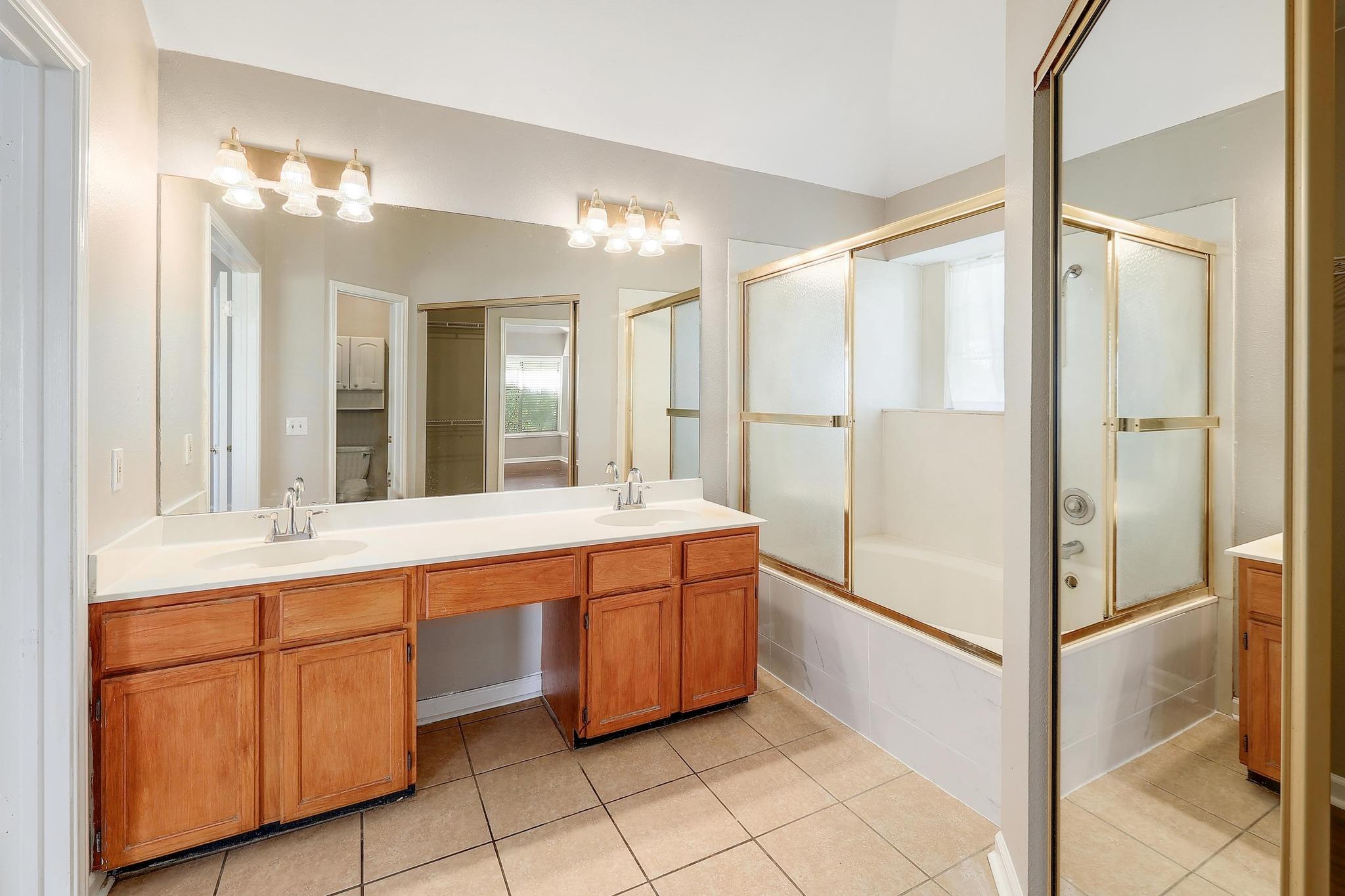 1813 Lion Heart DR