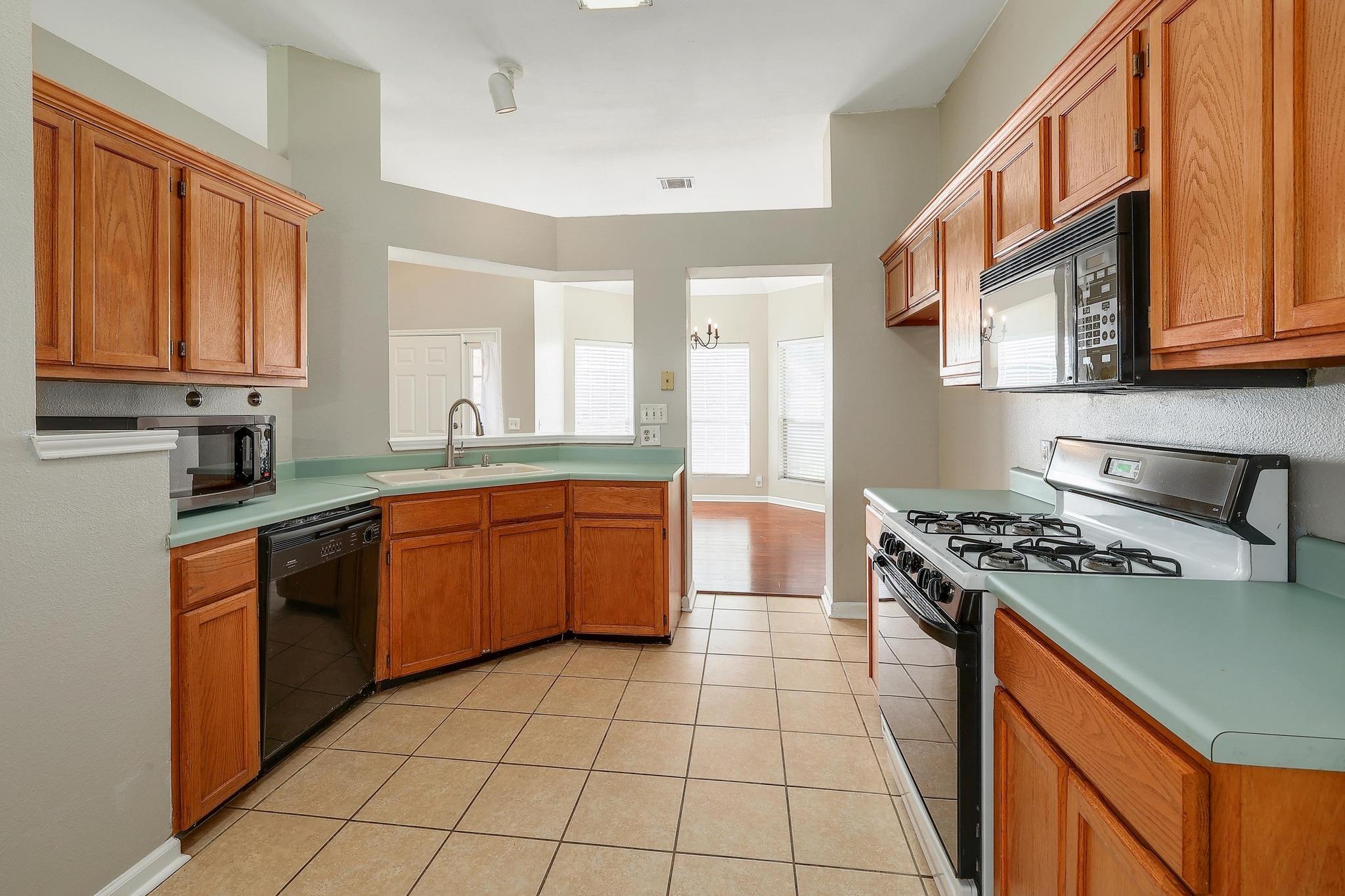 1813 Lion Heart DR