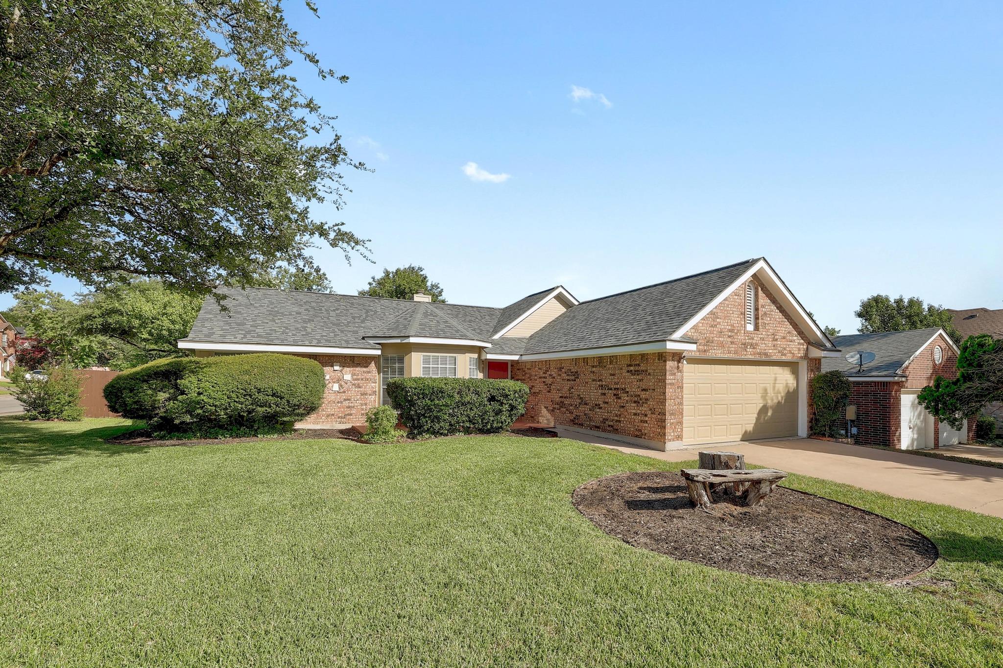 1813 Lion Heart DR