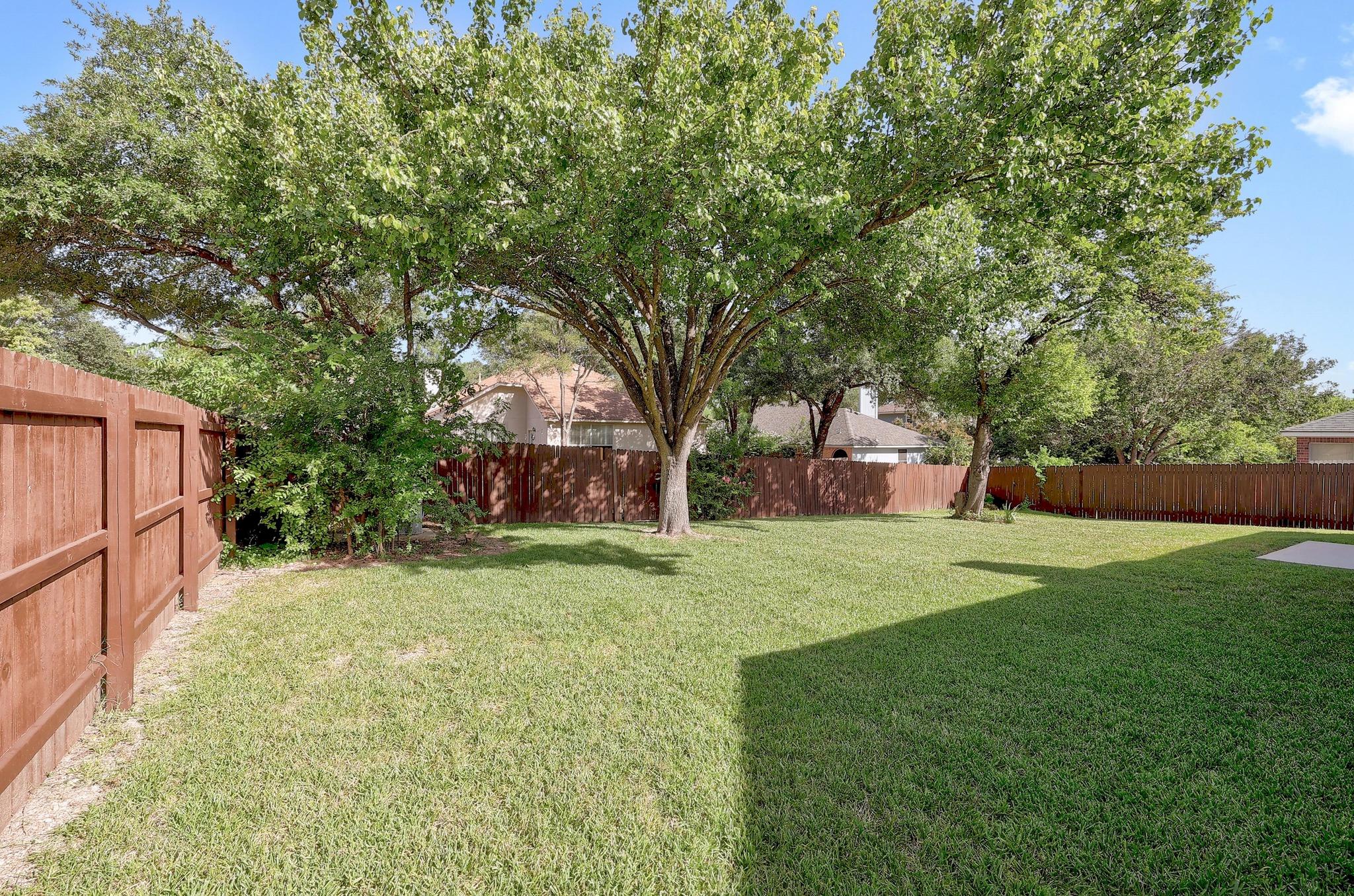 1813 Lion Heart DR