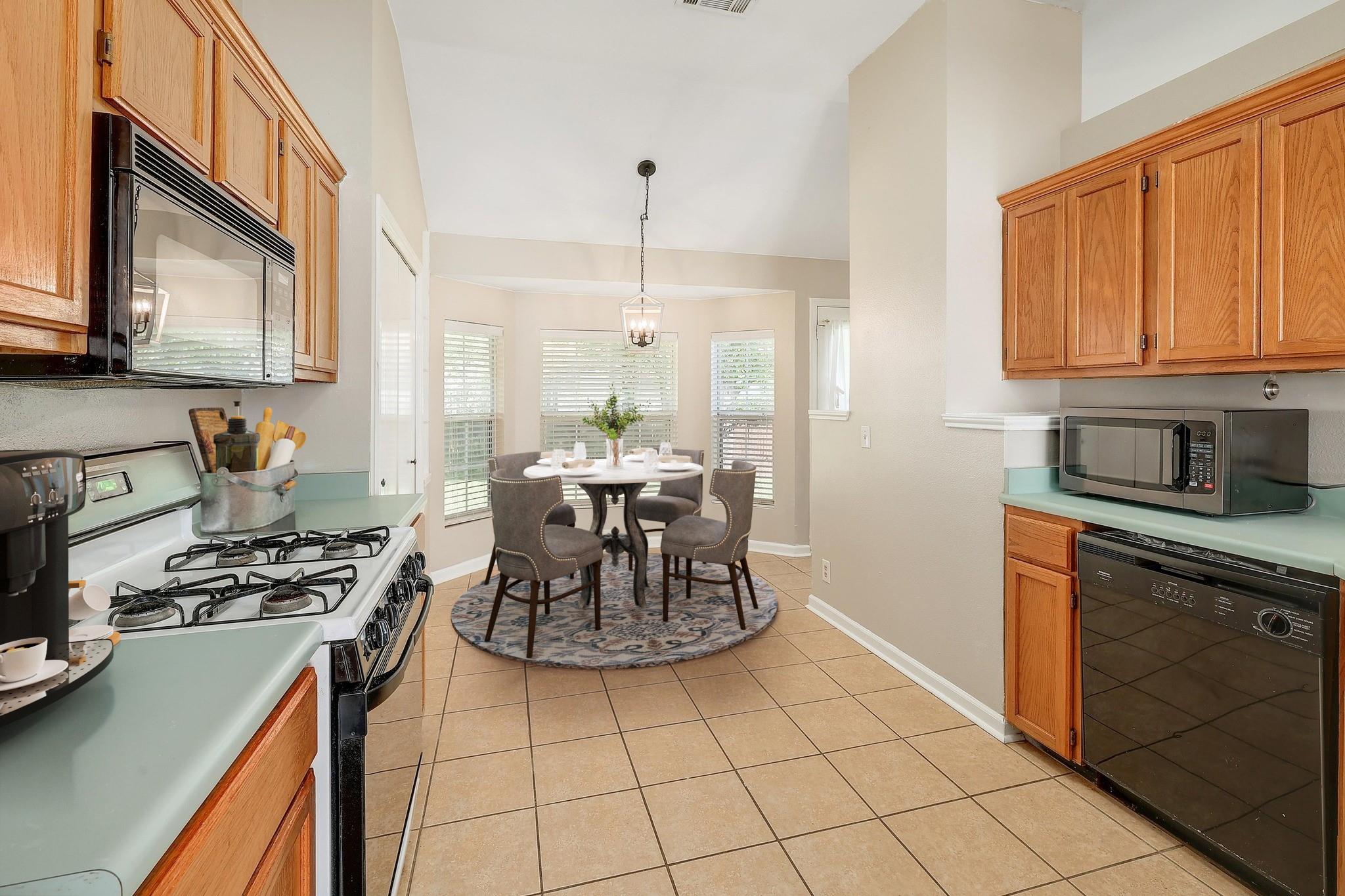 1813 Lion Heart DR
