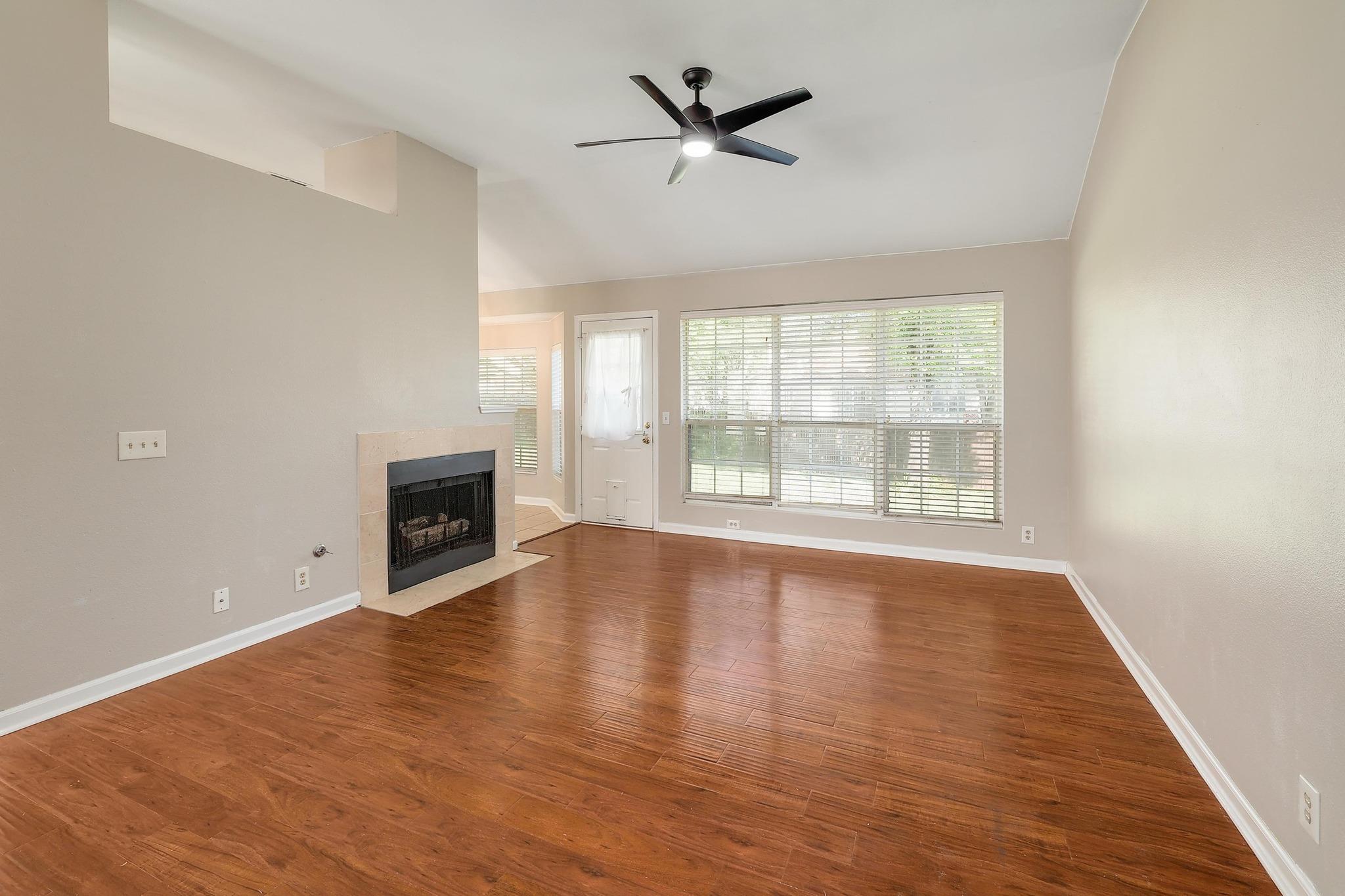 1813 Lion Heart DR