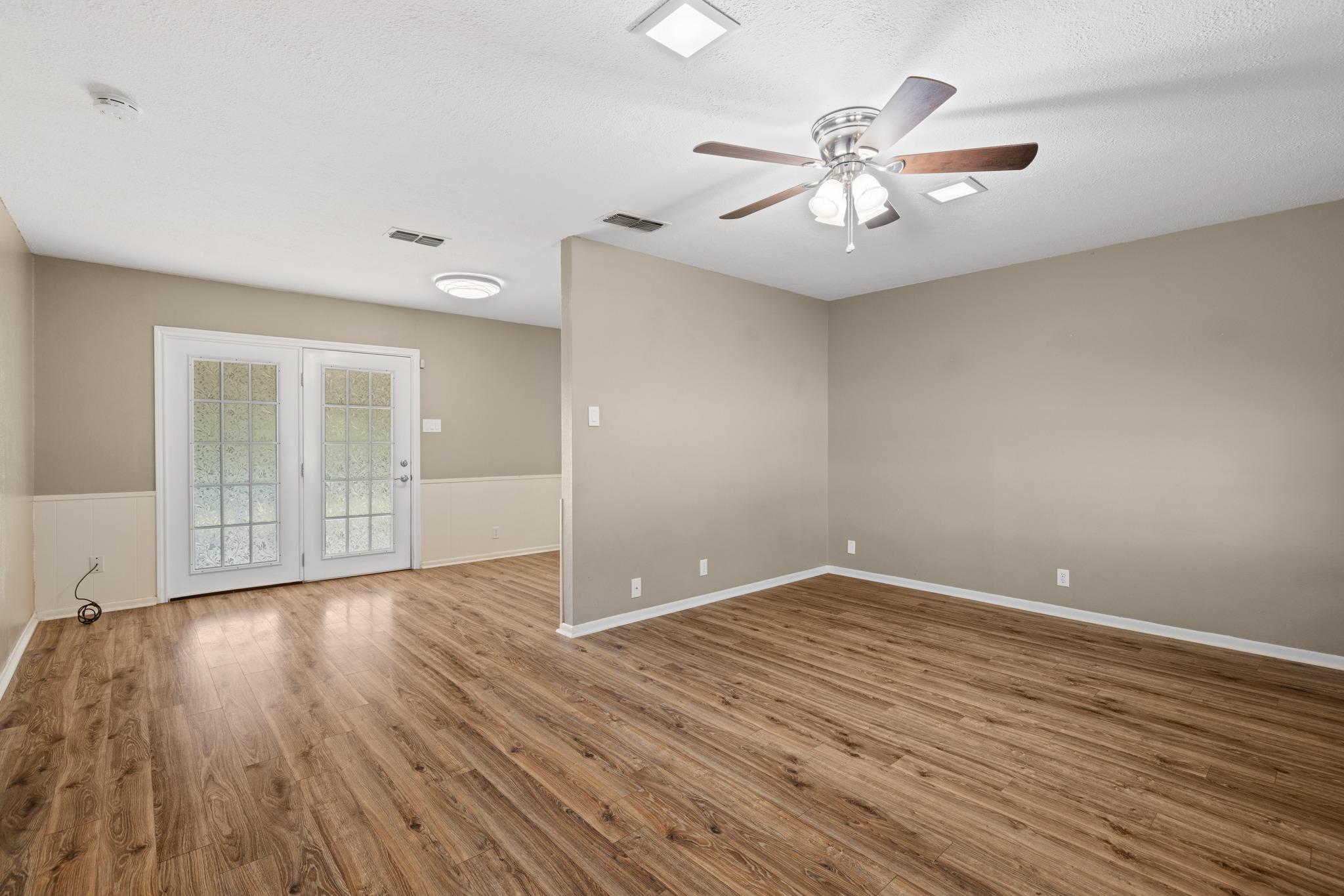 101 Oakwood ST