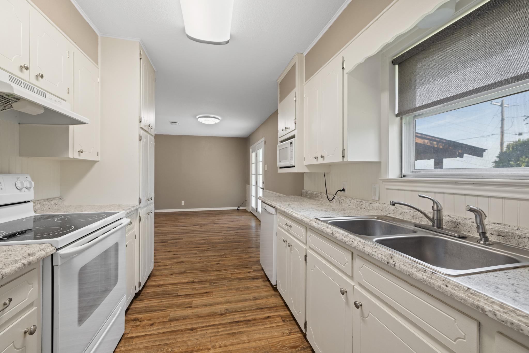 101 Oakwood ST