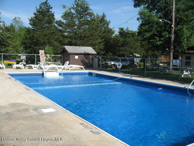 4952 New York 32