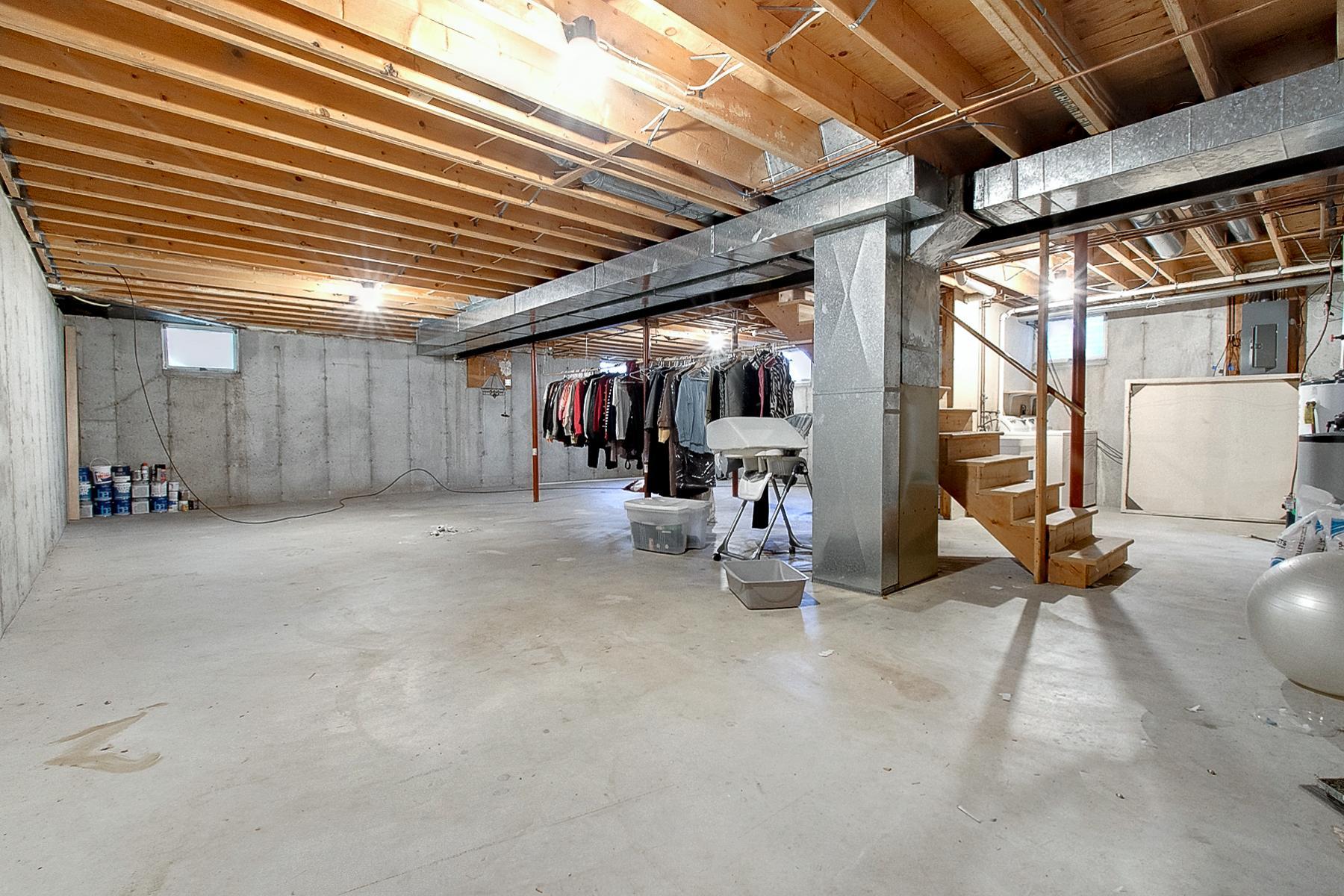 1205 Woodley Street E