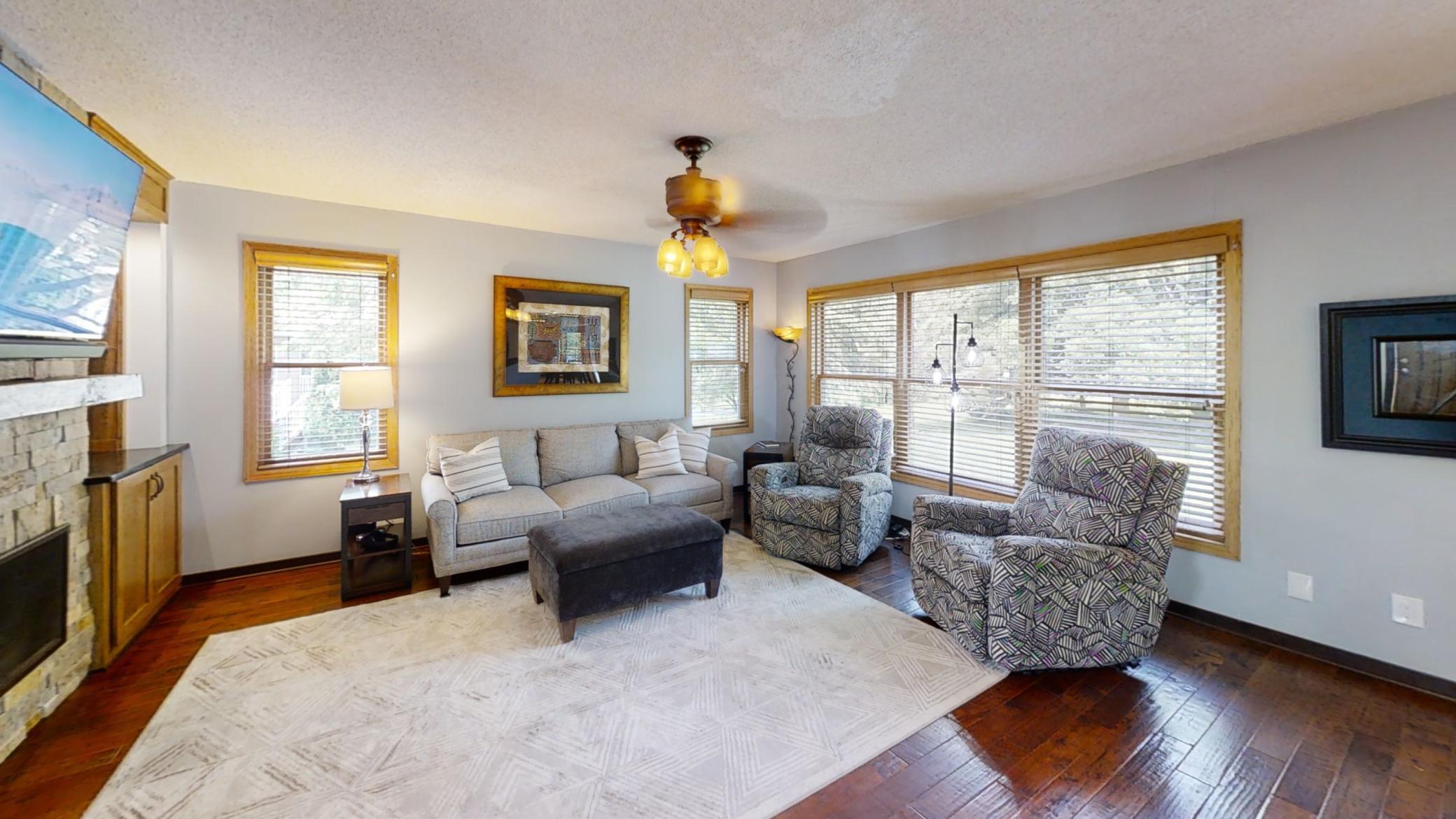 906 Clover Court