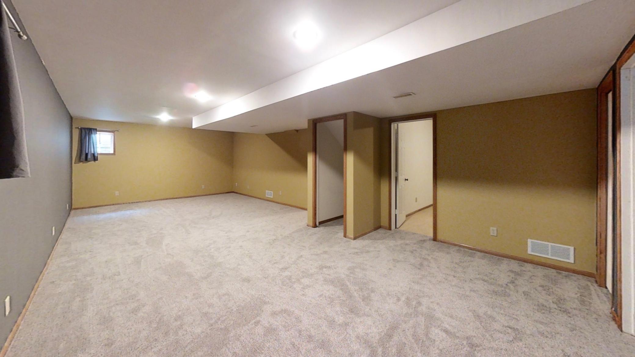 2418 Valley Court