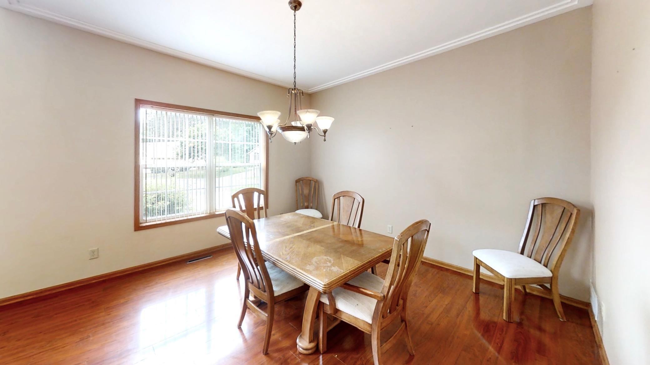 2418 Valley Court