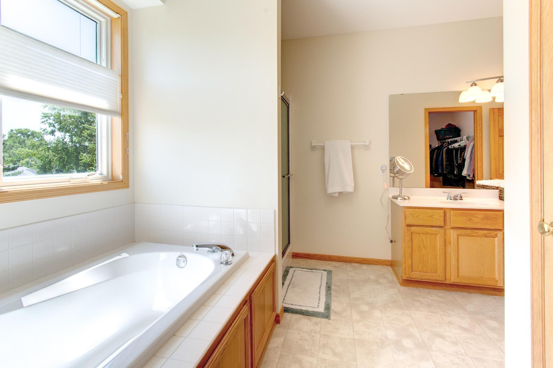 1512 Creek Lane