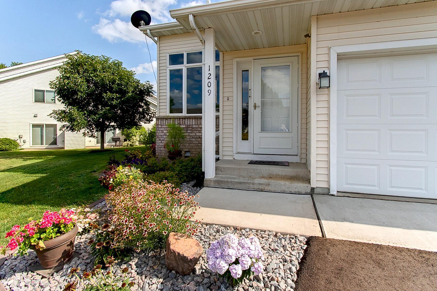 1209 Hawthorne Court