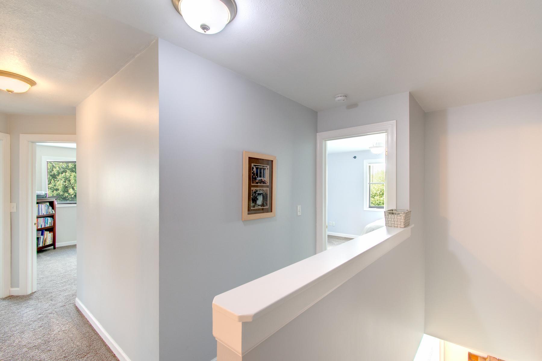 1209 Hawthorne Court