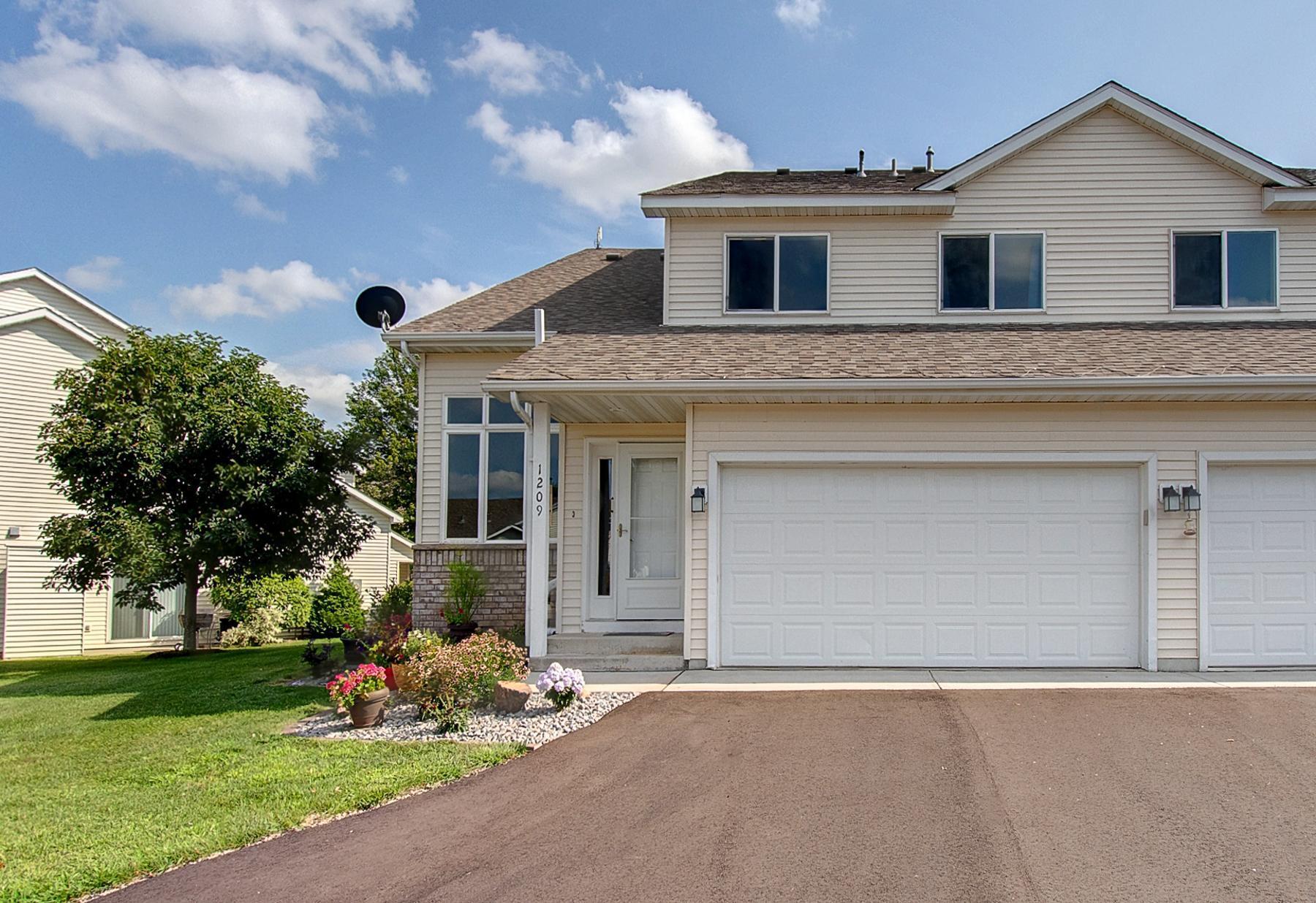1209 Hawthorne Court