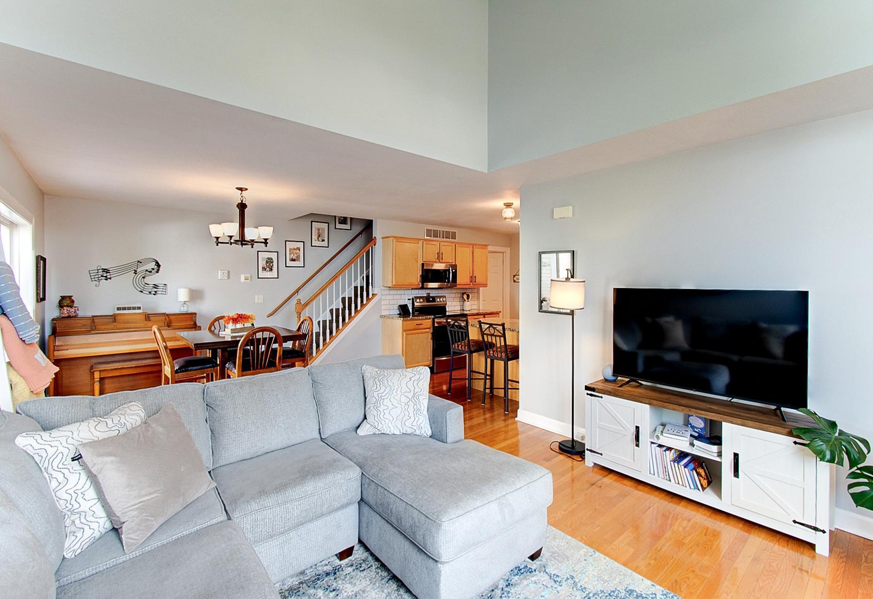 1209 Hawthorne Court