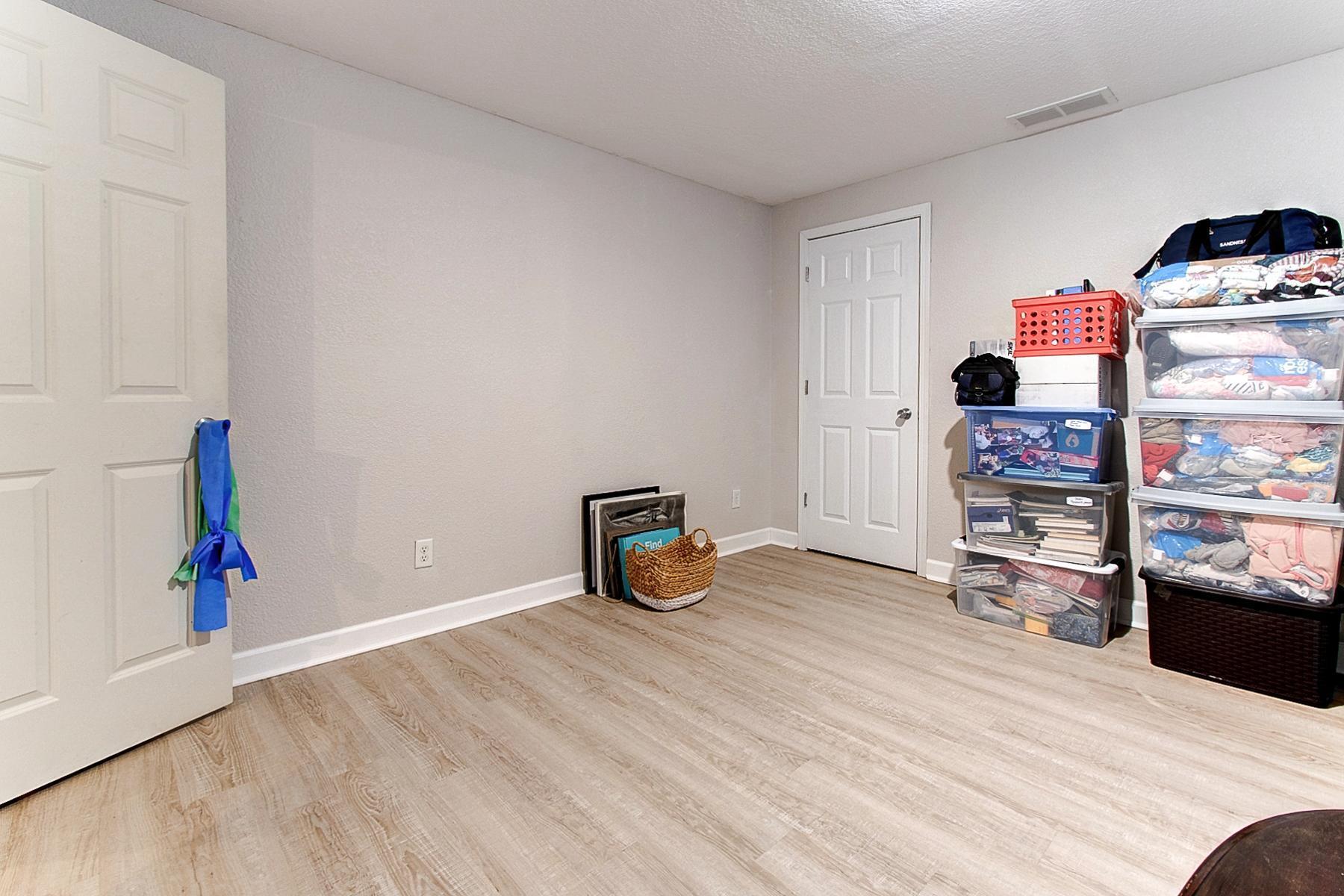 1209 Hawthorne Court