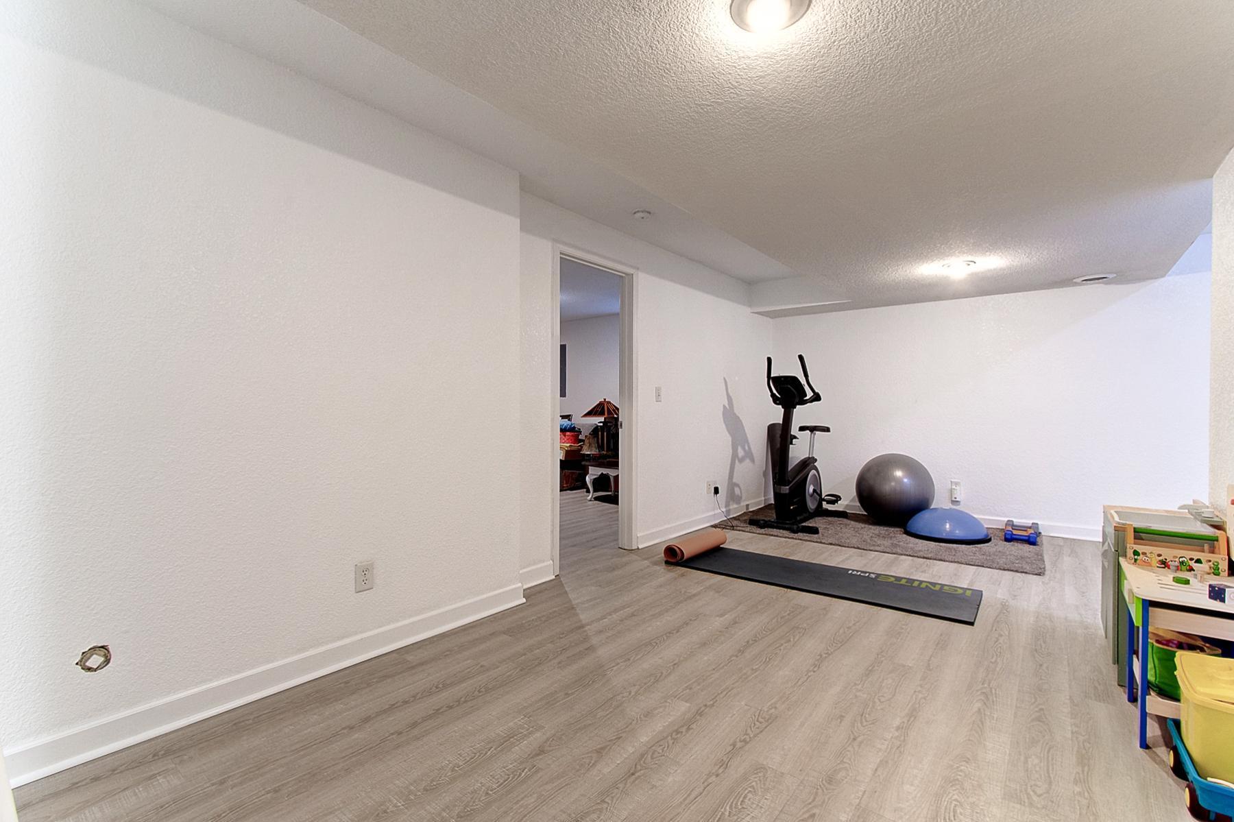 1209 Hawthorne Court
