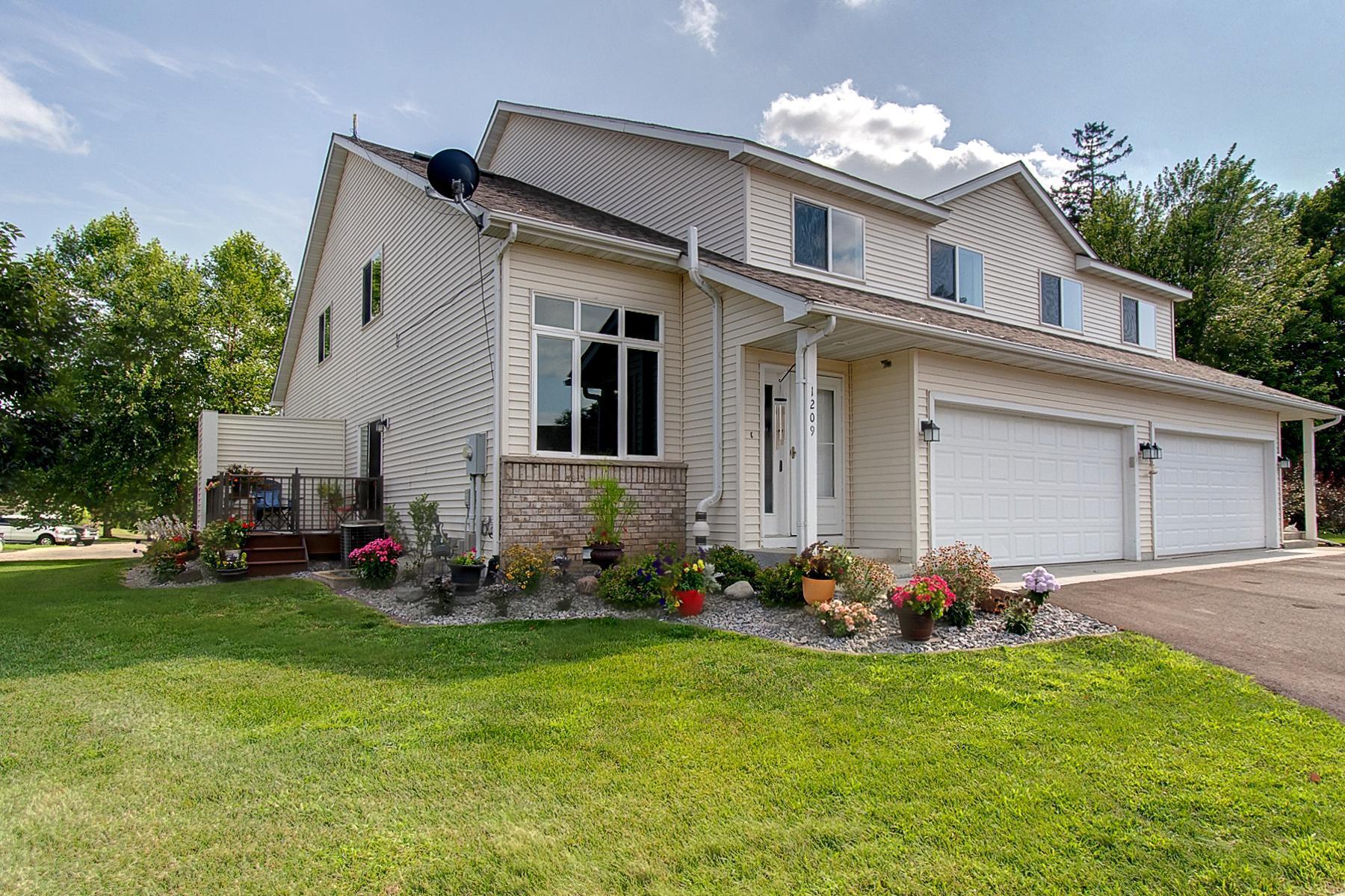 1209 Hawthorne Court