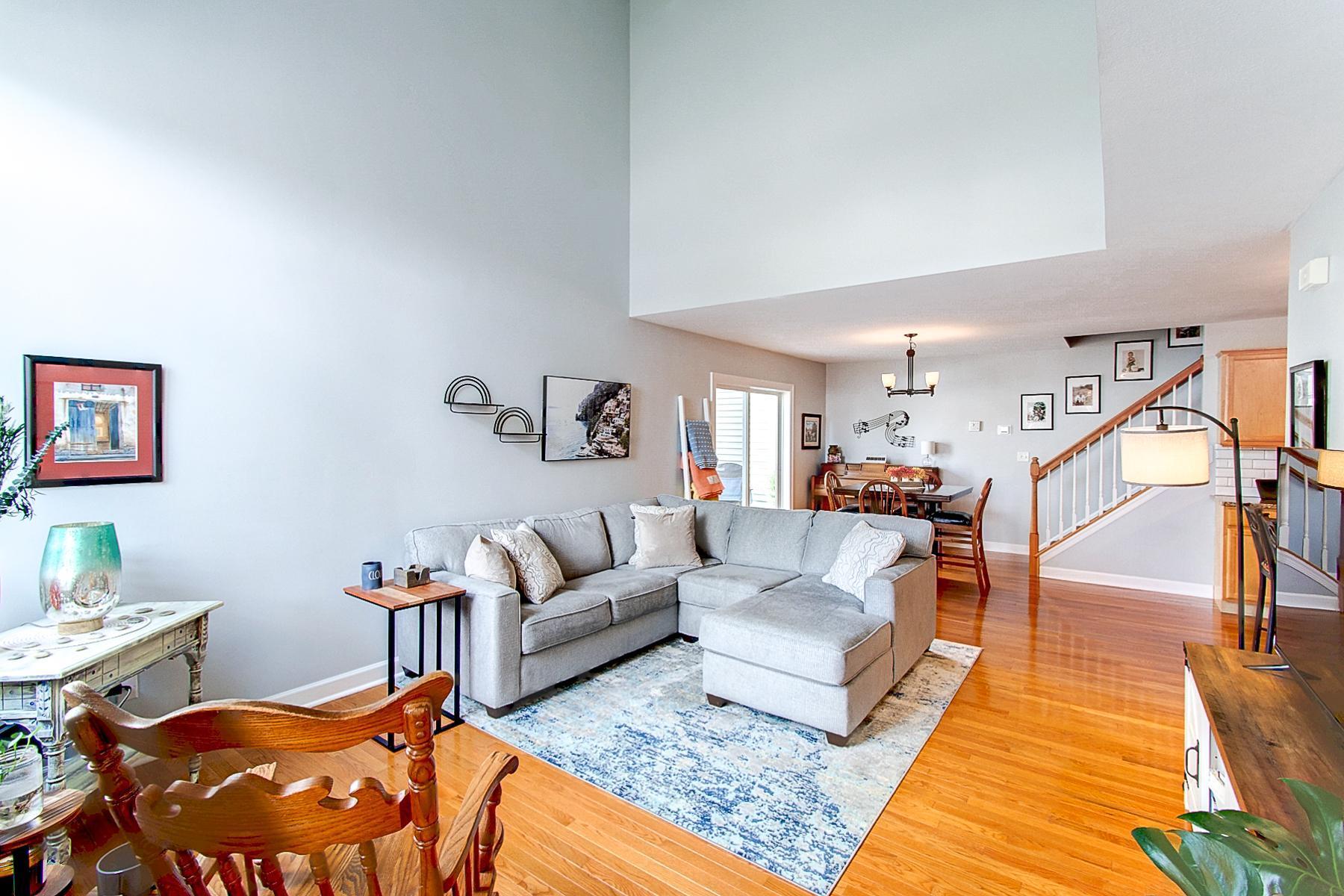 1209 Hawthorne Court