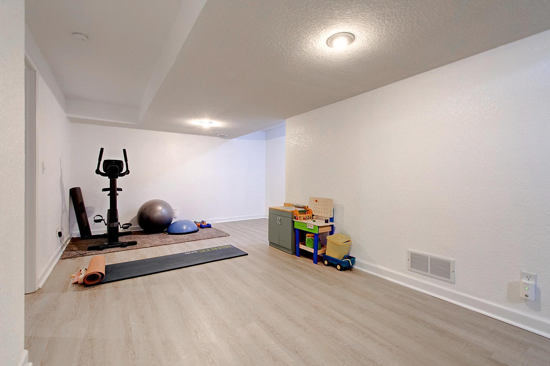 1209 Hawthorne Court