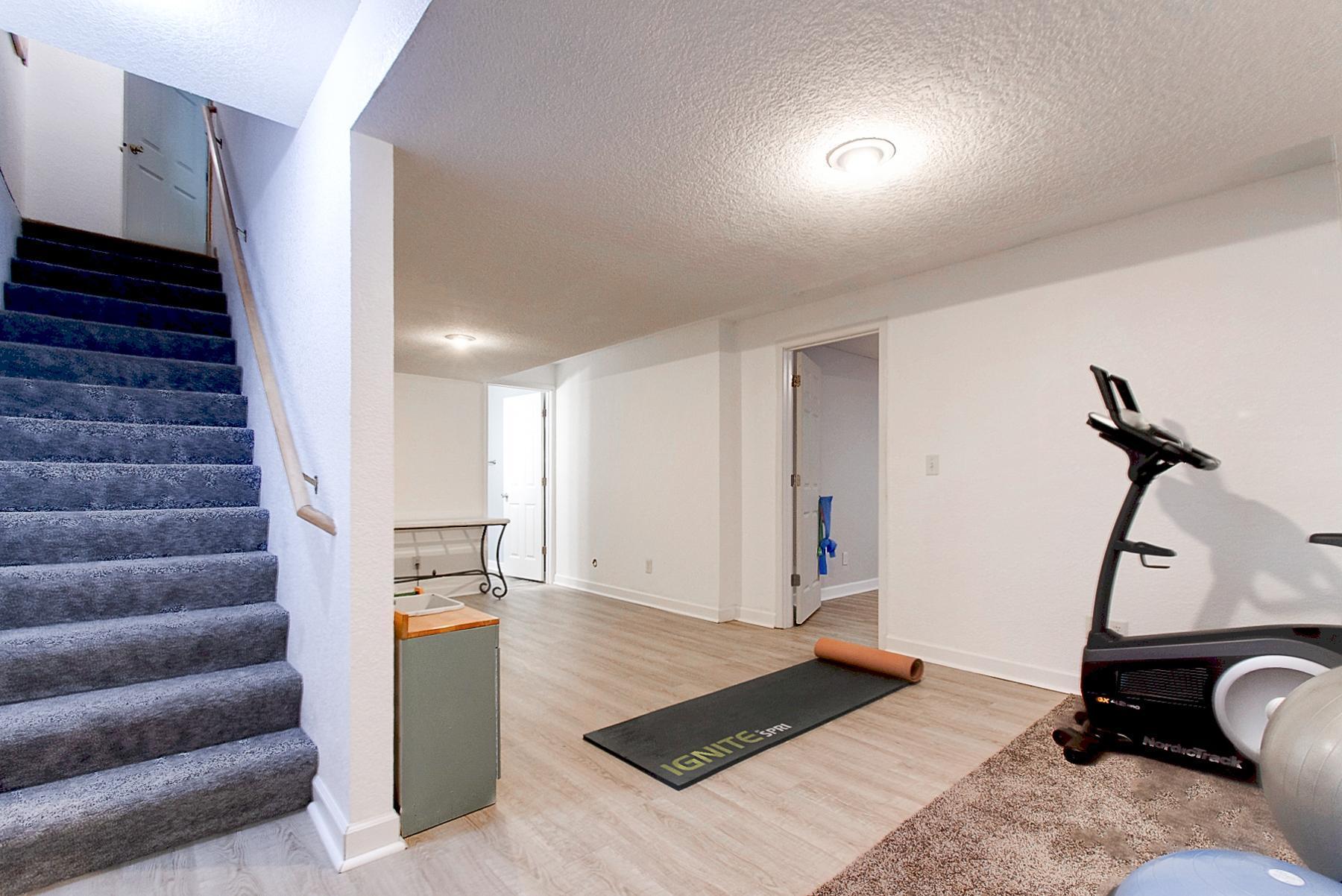 1209 Hawthorne Court