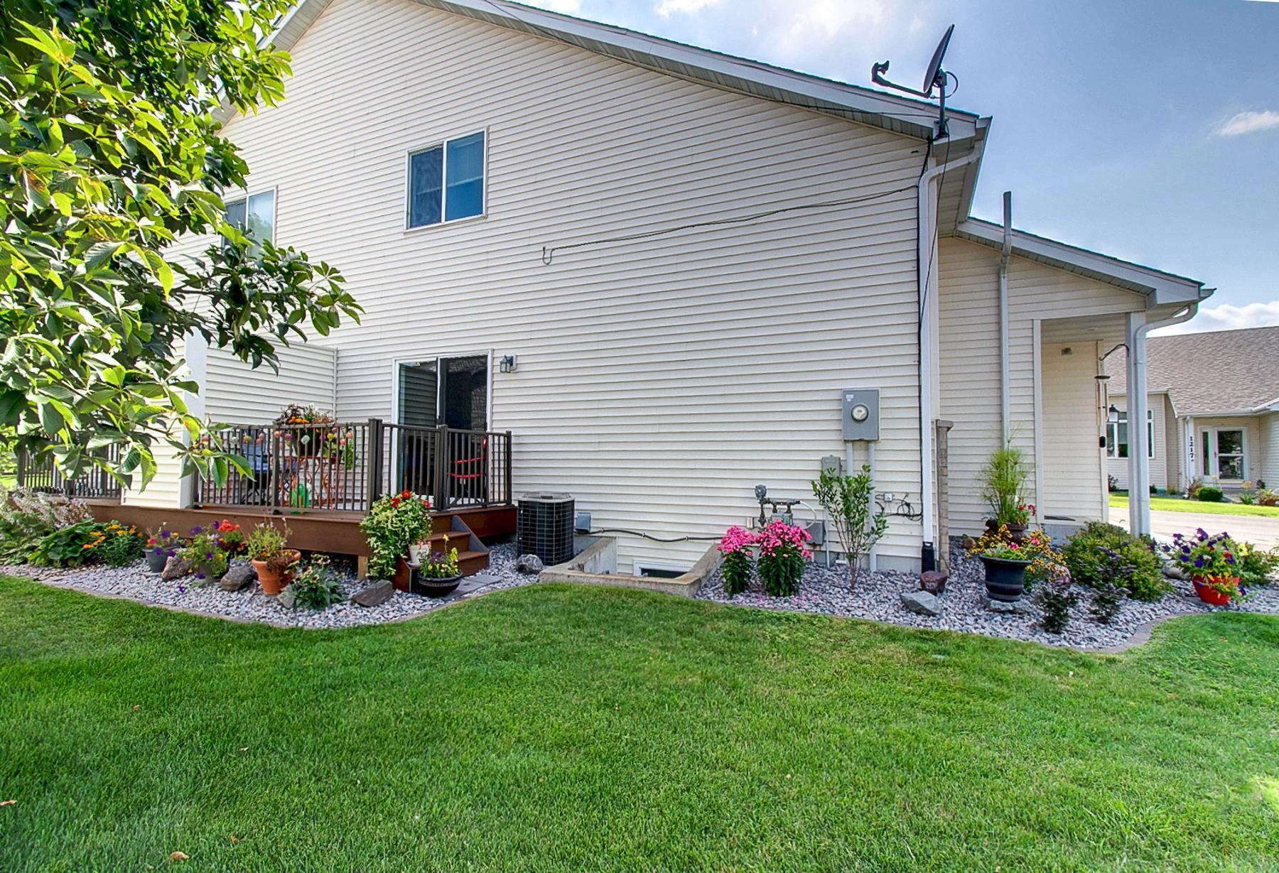 1209 Hawthorne Court