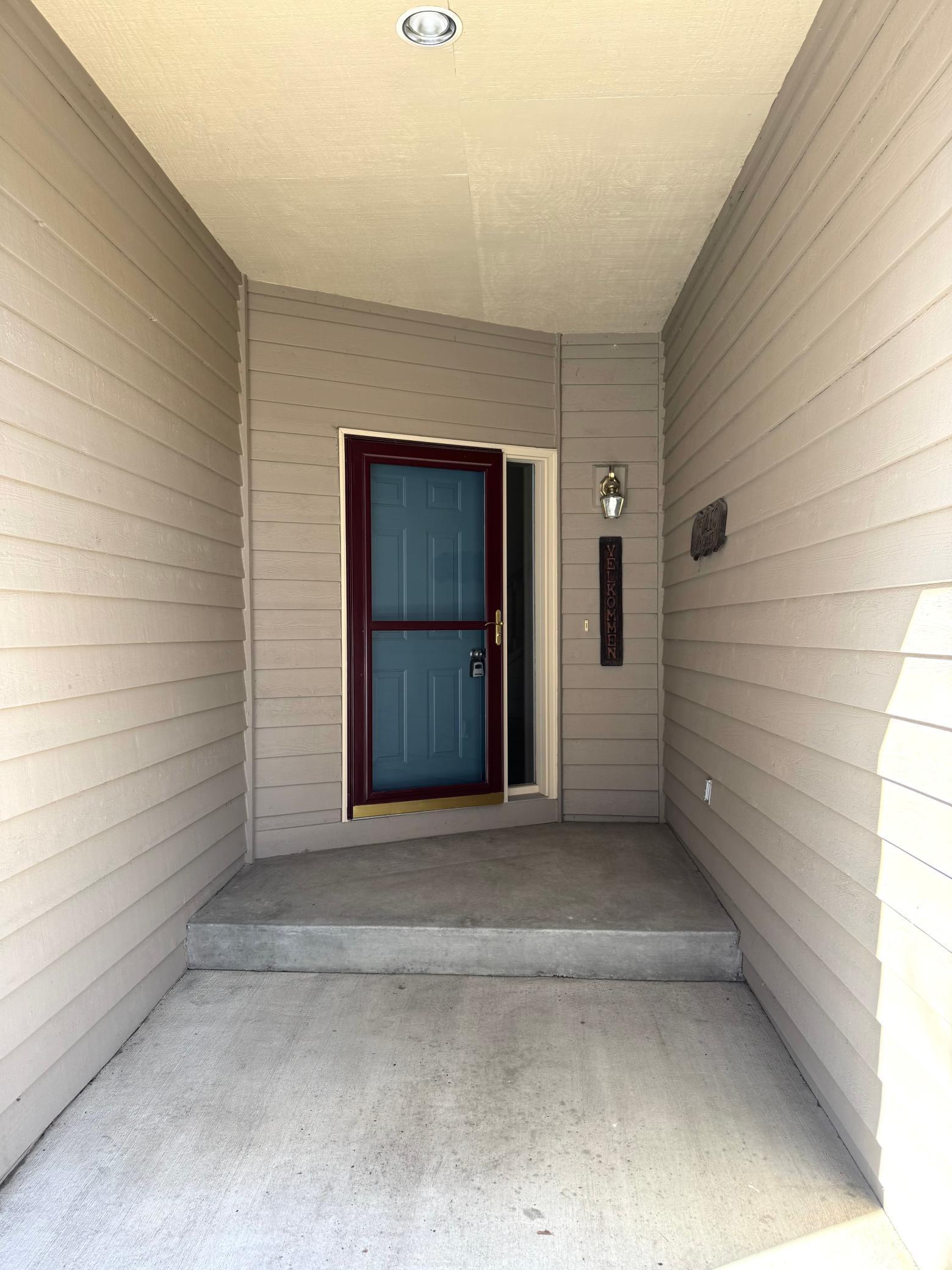 2010 Lincoln Street S