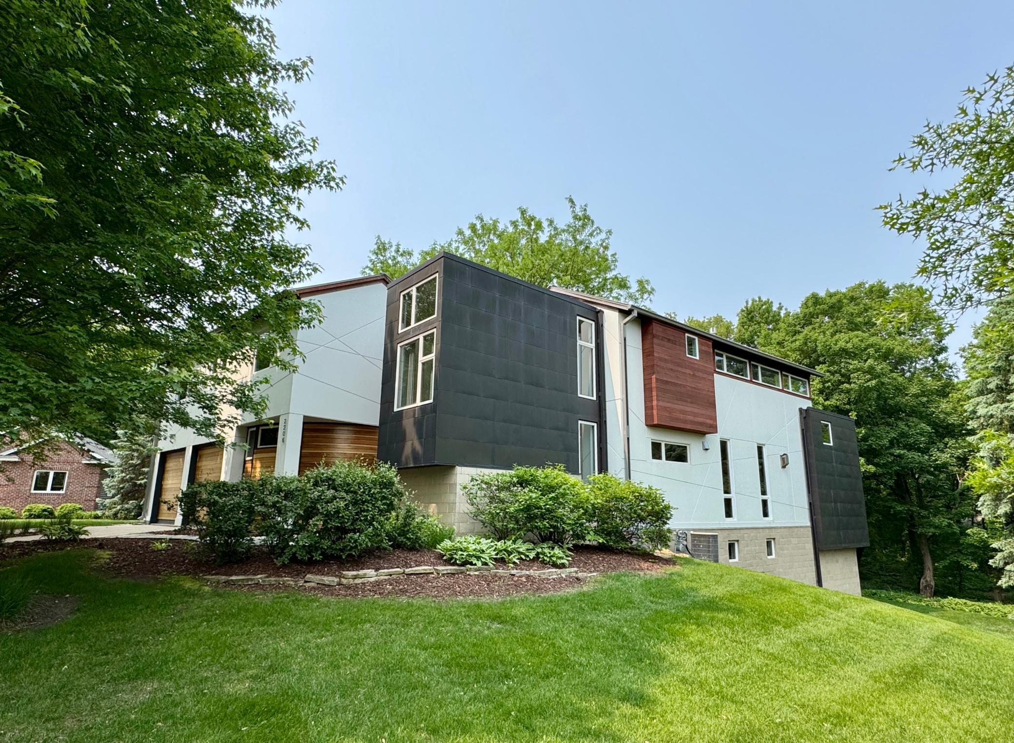 2206 Grant Court