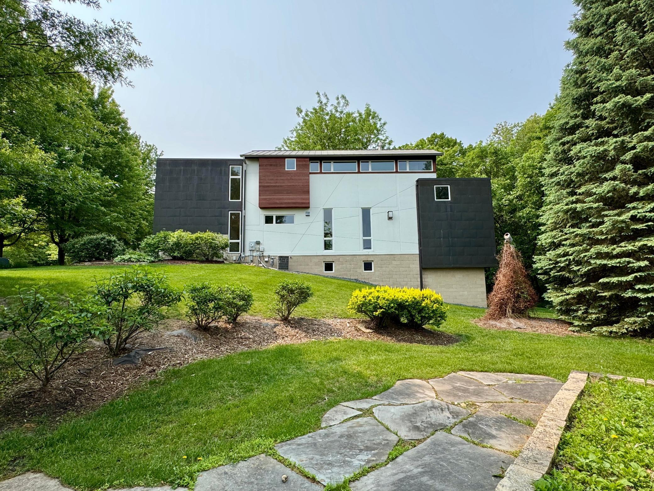 2206 Grant Court